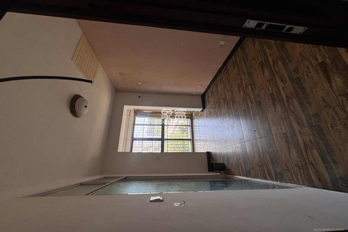 学府华庭 1室2厅1卫 600.0元/月 学府华庭 1室2厅1卫 600.0元/月室内图