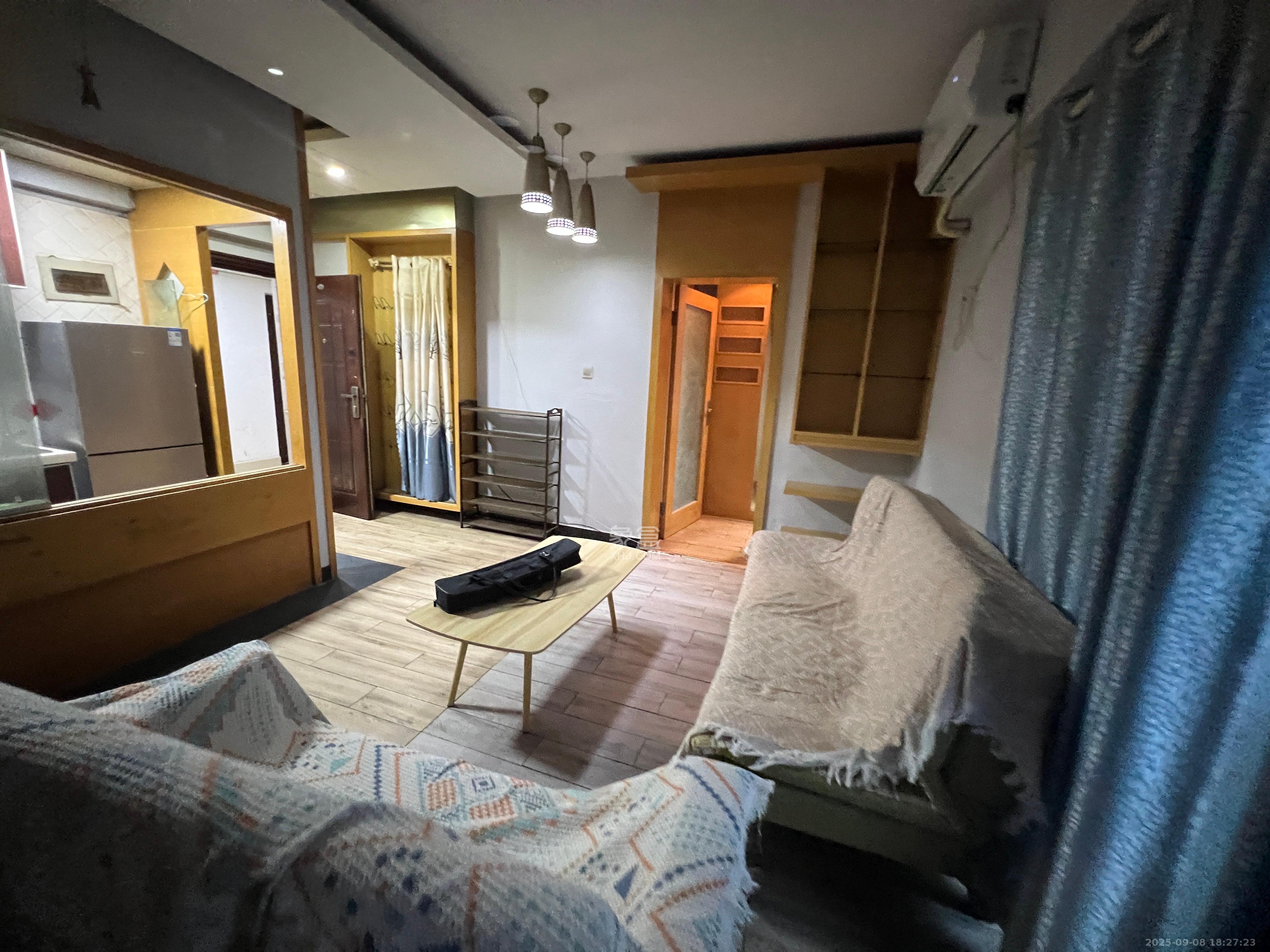 上东印象  1室1厅1卫   1500.00元/月室内图1