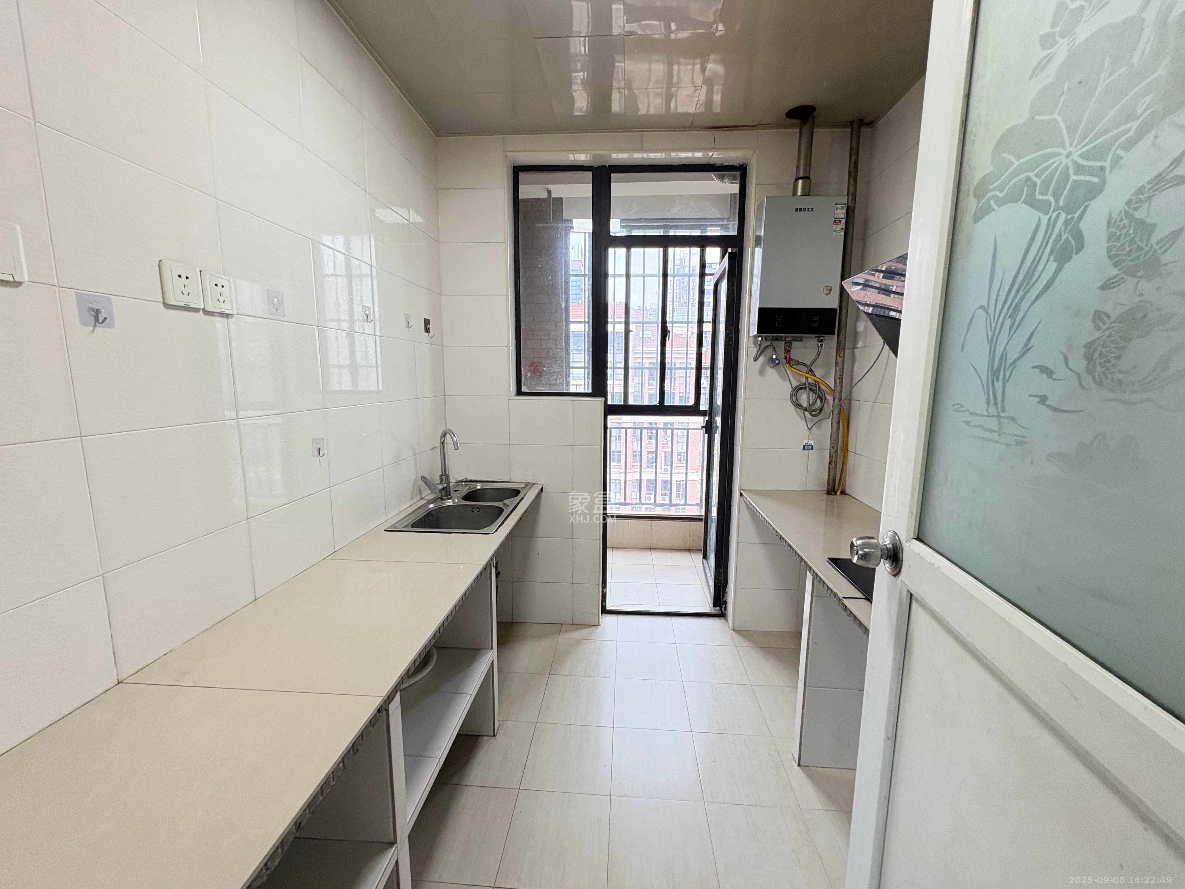 华润凤凰城一期  3室2厅1卫    1800.0元/月 华润凤凰城一期  3室2厅1卫    1800.0元/月室内图