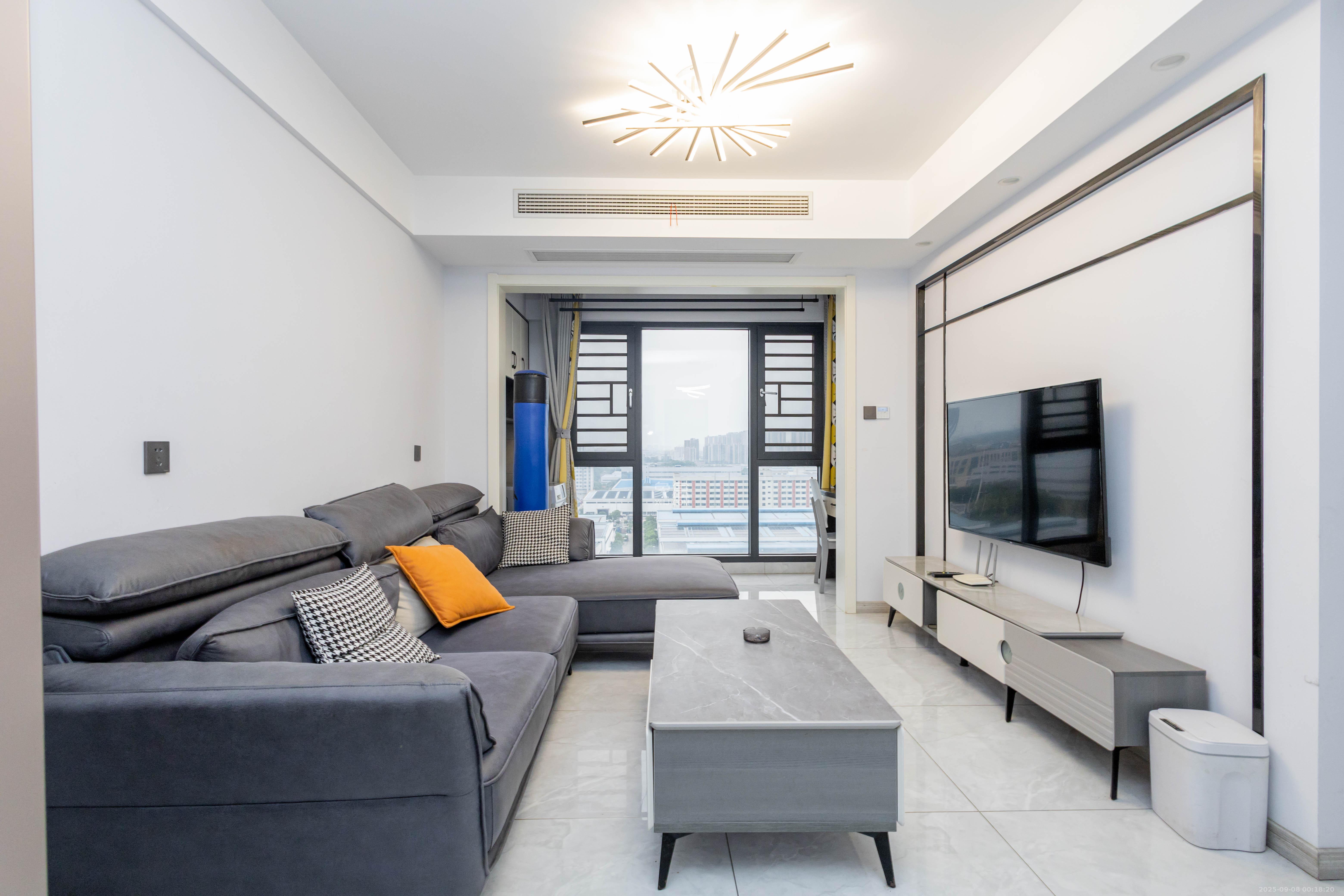 华远海蓝郡  3室2厅2卫    59.8万