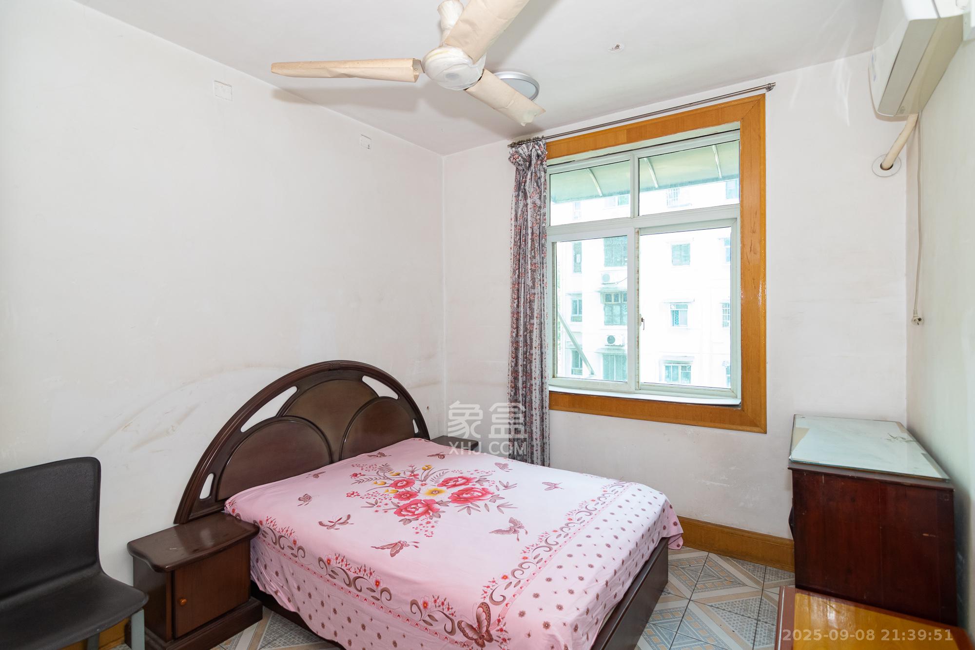 中南村（一二三村）  1室2厅1卫    22.0万卧室