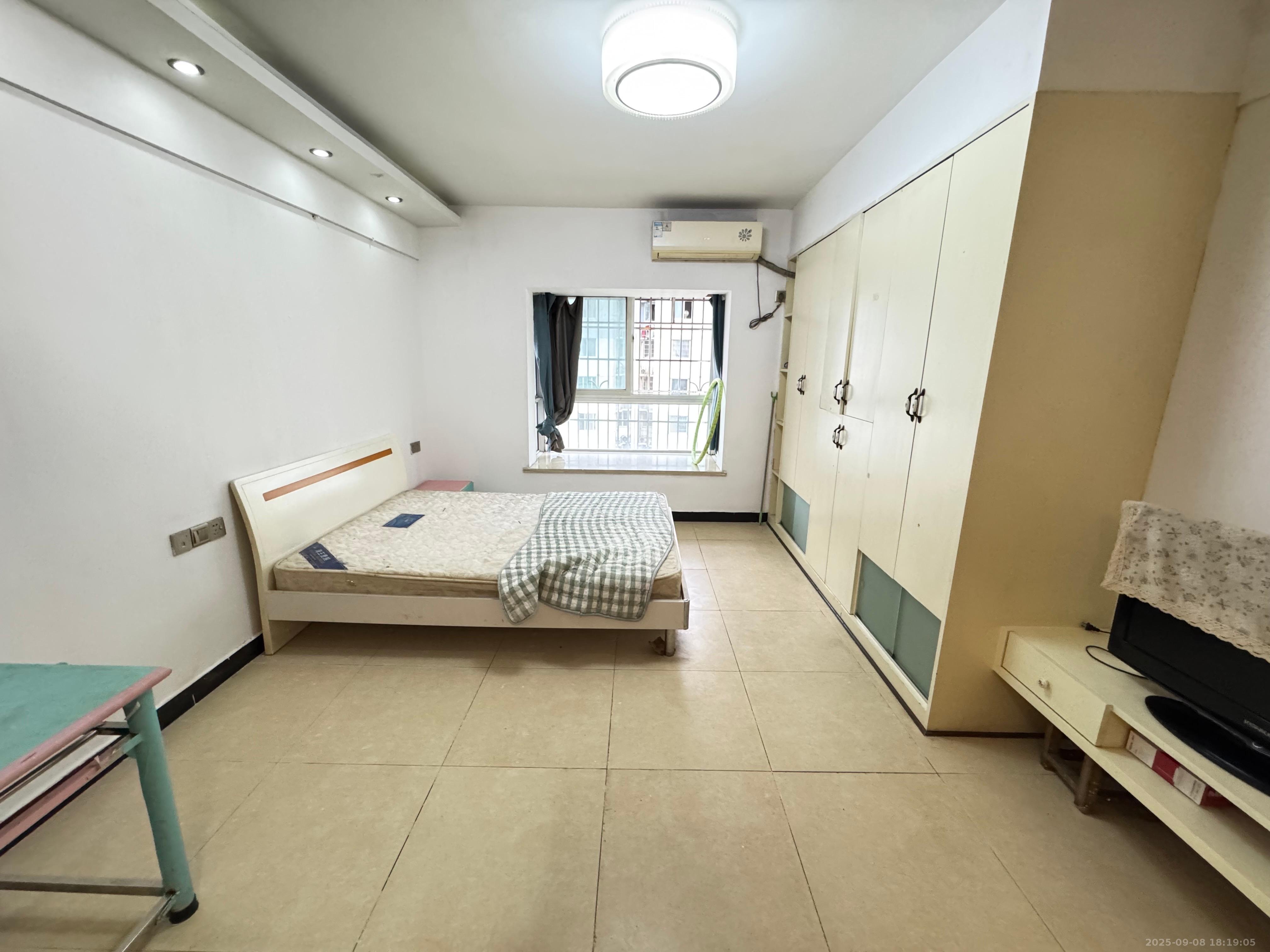 玛依拉山庄 1室1厅1卫 1400.0元/月 玛依拉山庄 1室1厅1卫 1400.0元/月室内图