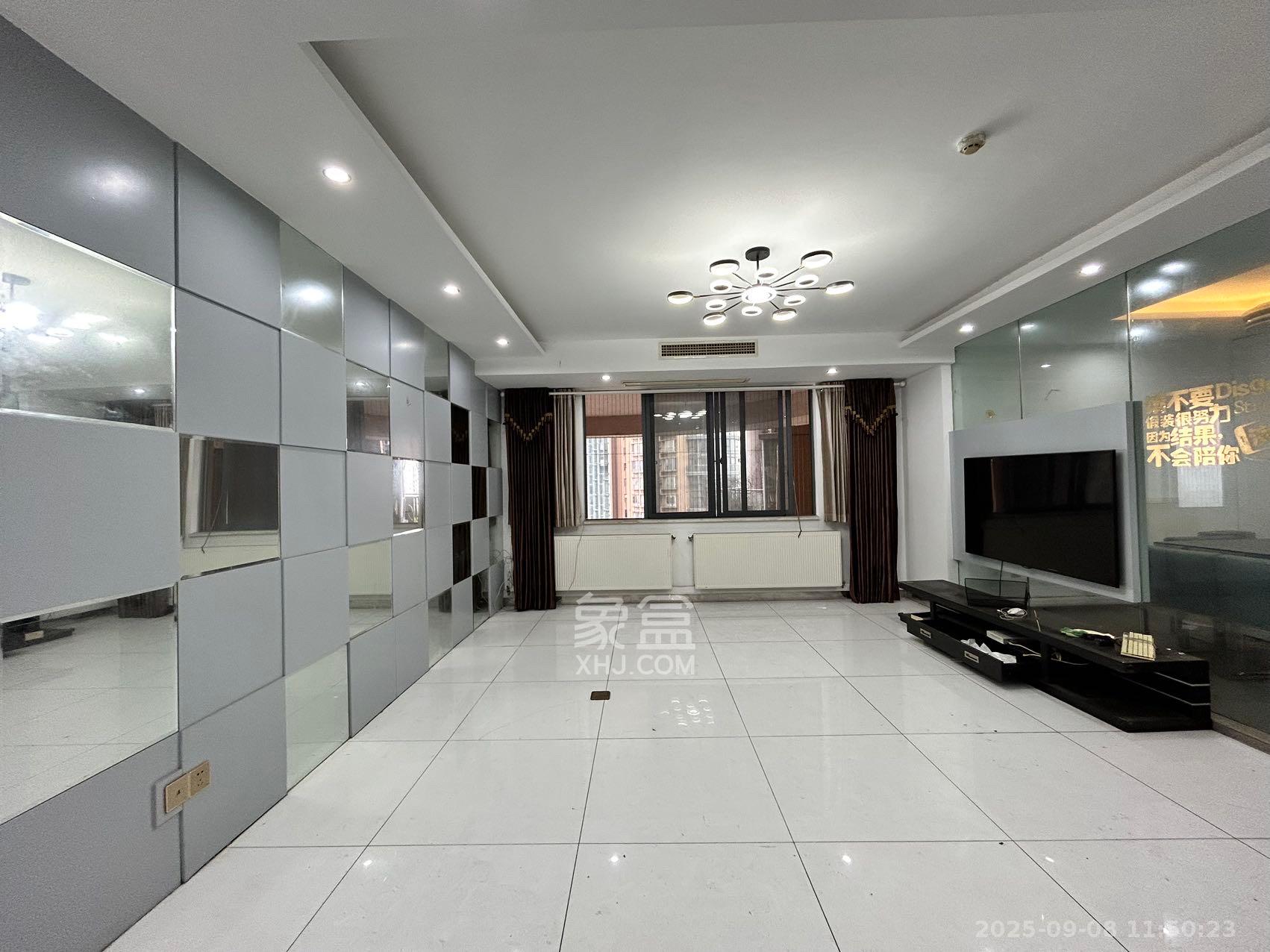 湘江世纪城湘江豪庭 4室2厅3卫 7000.0元/月 湘江世纪城湘江豪庭 4室2厅3卫 7000.0元/月室内图