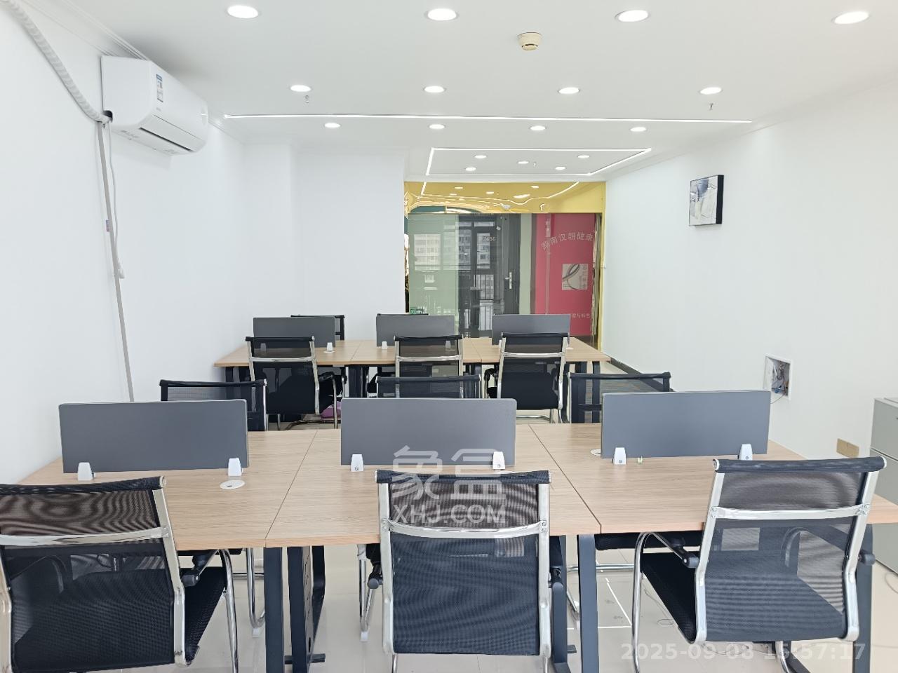 奥克斯广场  1室1厅1卫    2500.0元/月室内图