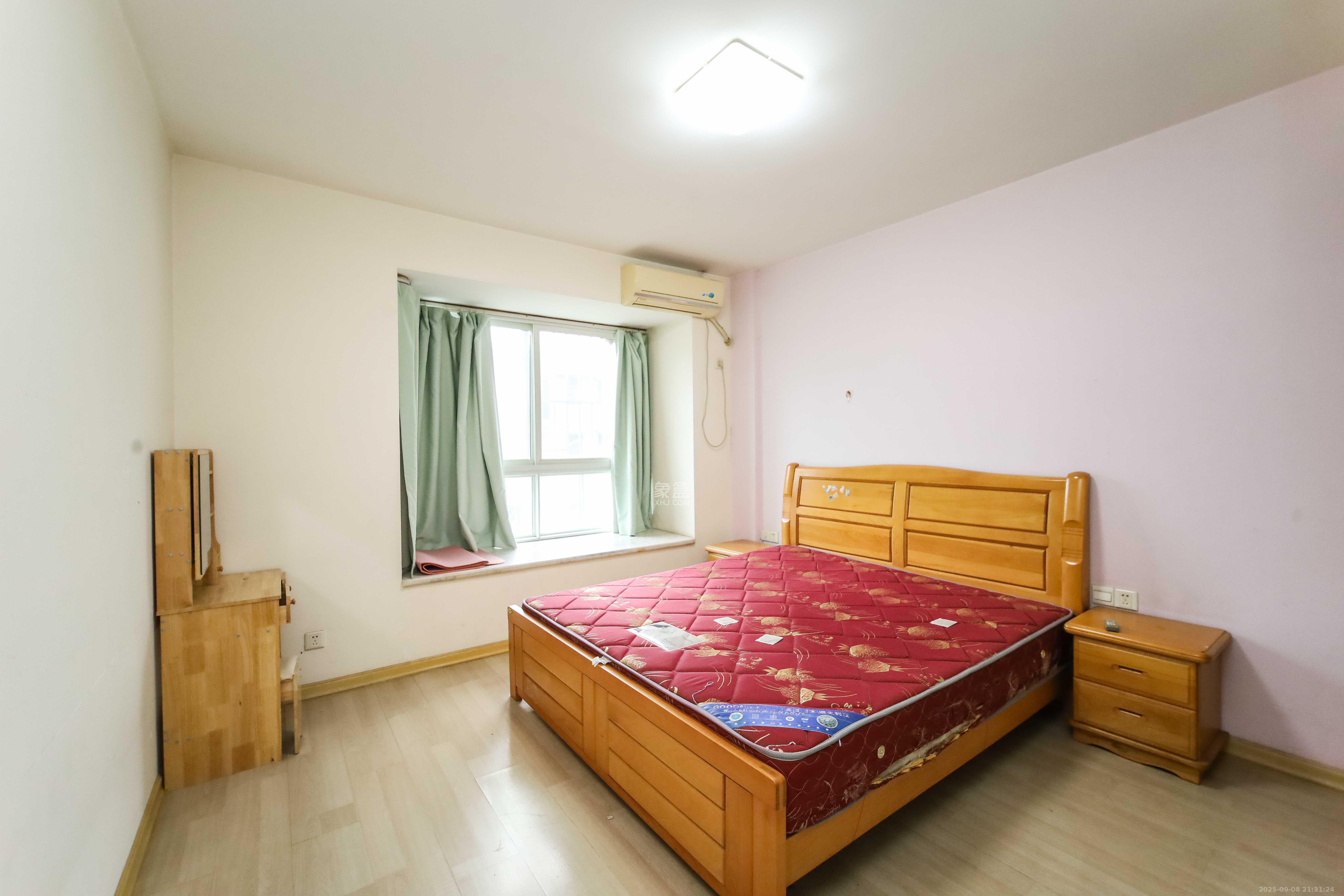 新世纪家园 3室2厅1卫 85.0万 新世纪家园 3室2厅1卫 85.0万卧室