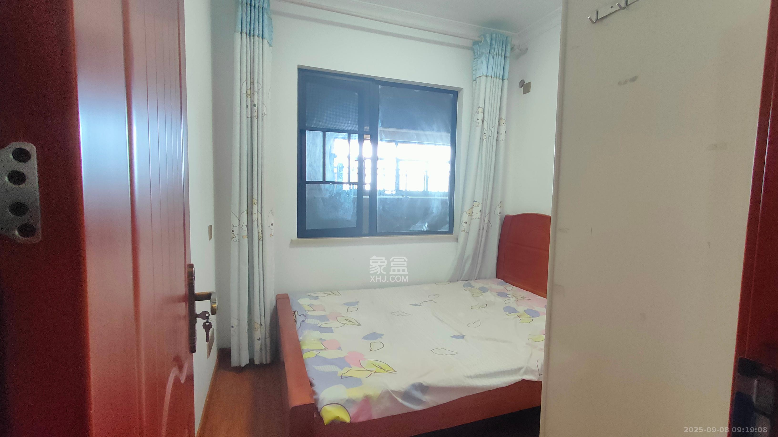 华润置地广场二期  3室2厅2卫    2200.0元/月室内图