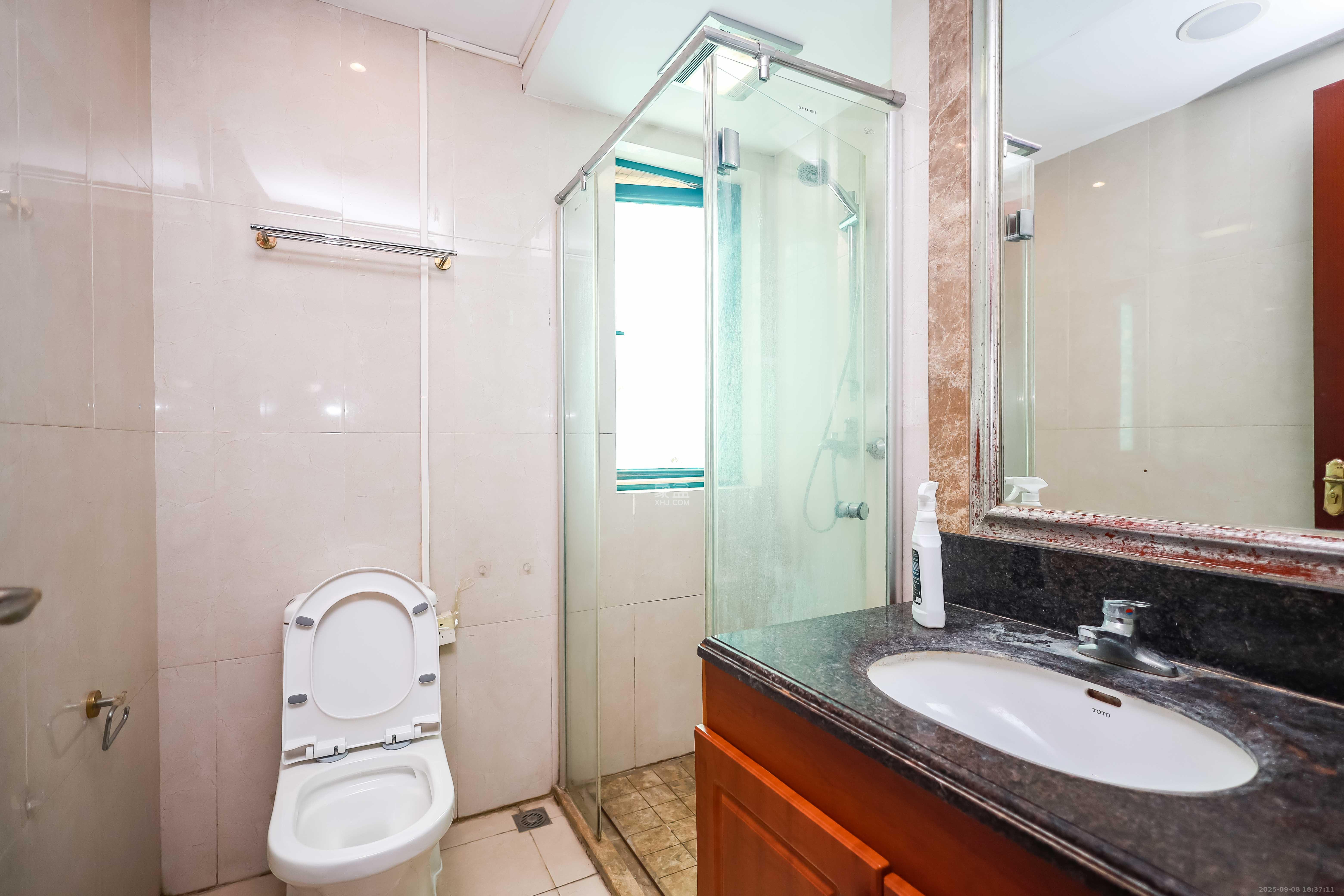 恒大华府 2室2厅1卫 120.0万 恒大华府 2室2厅1卫 120.0万卫生间