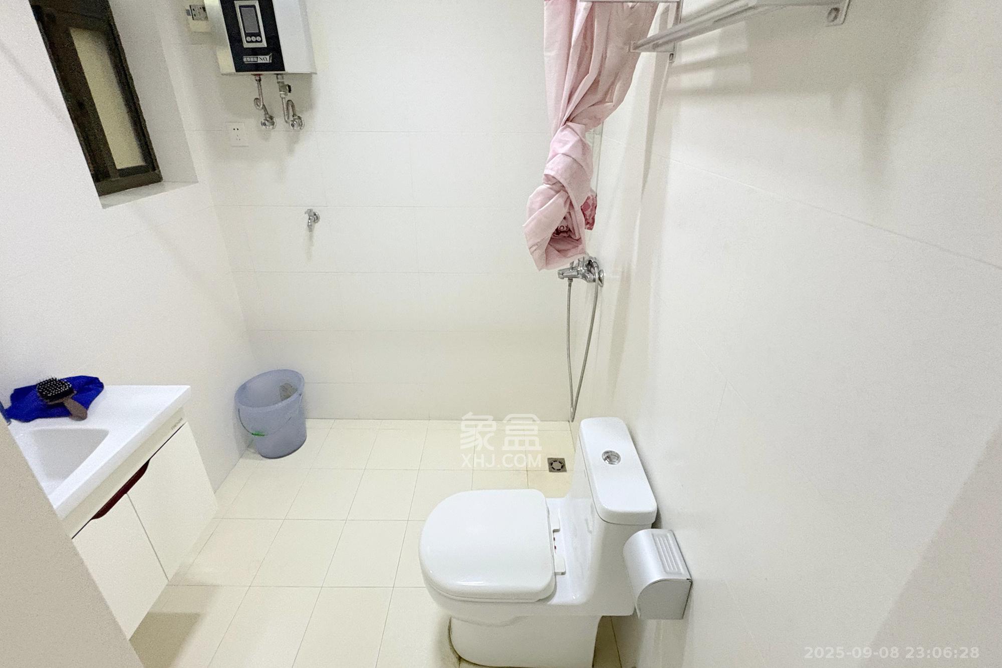 湖南省粮油食品进出口公司宿舍  3室2厅2卫    135.0万 湖南省粮油食品进出口公司宿舍  3室2厅2卫    135.0万卫生间