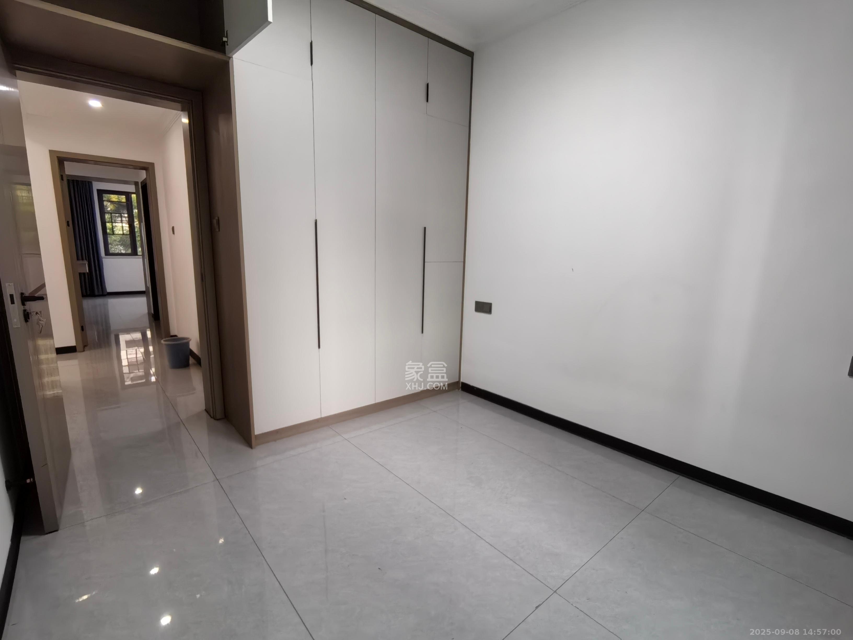 奥凯花园 4室2厅2卫 3000.0元/月 奥凯花园 4室2厅2卫 3000.0元/月室内图