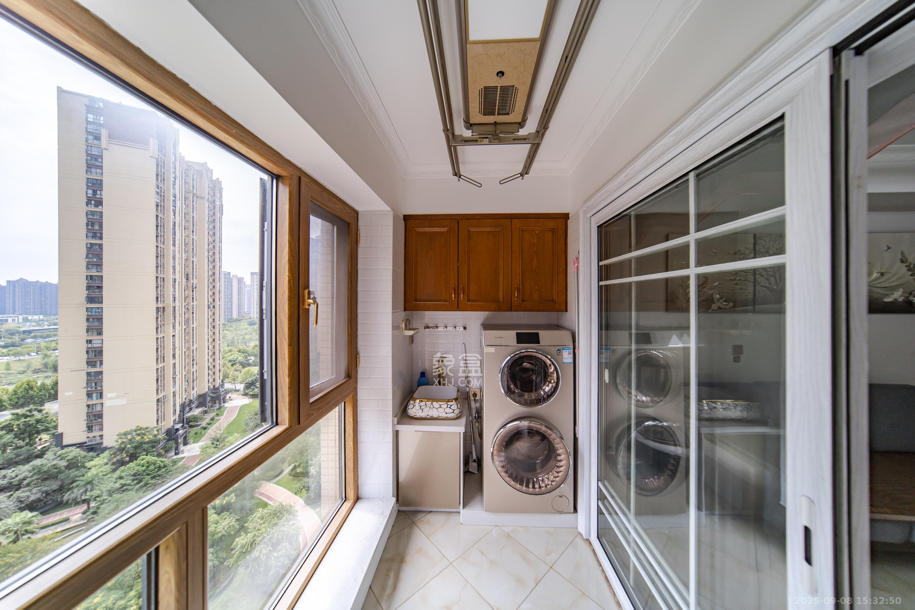 兰亭湾畔  3室2厅2卫    125.0万阳台