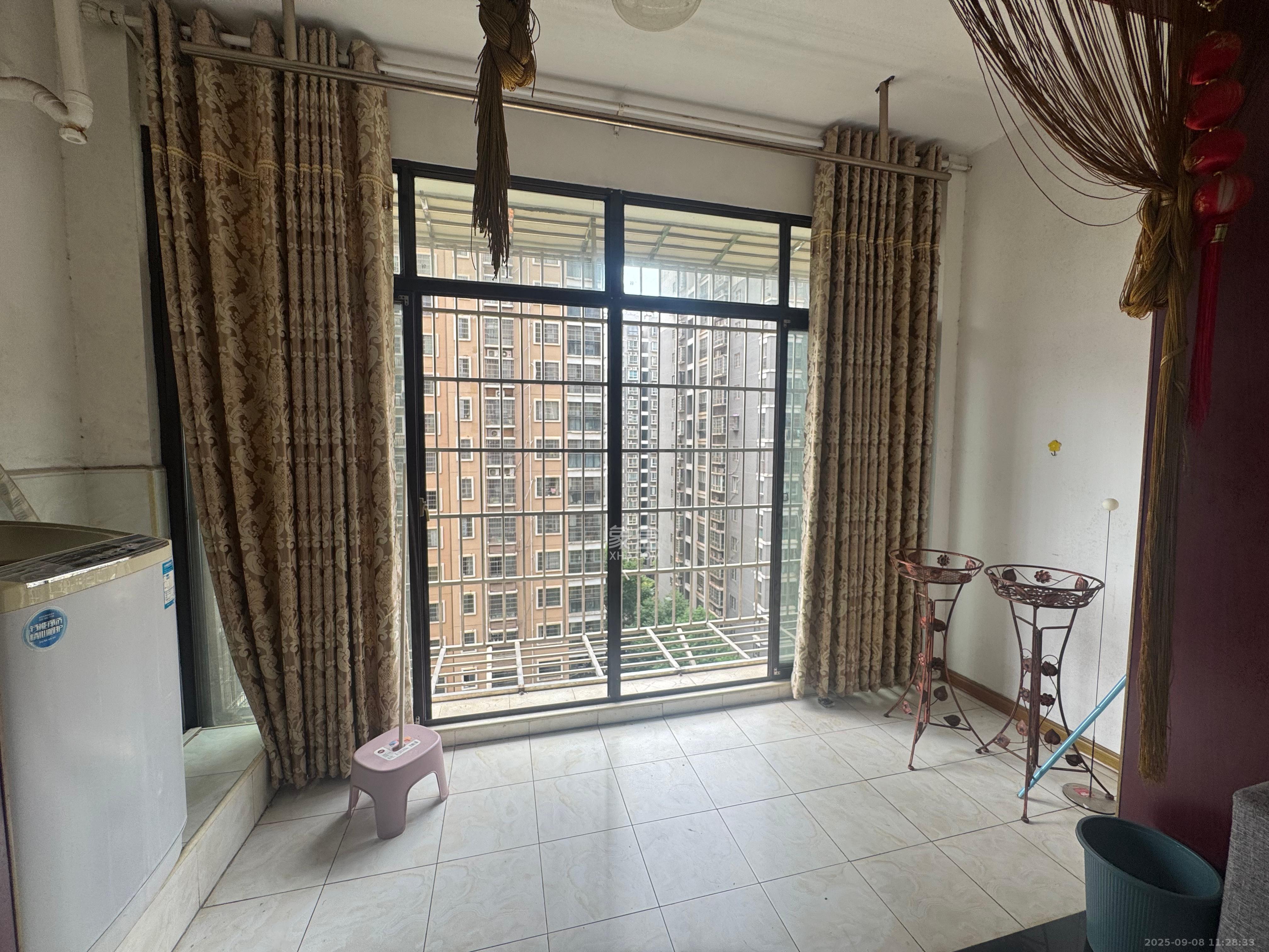 水岸世景  3室2厅1卫    1450.0元/月室内图