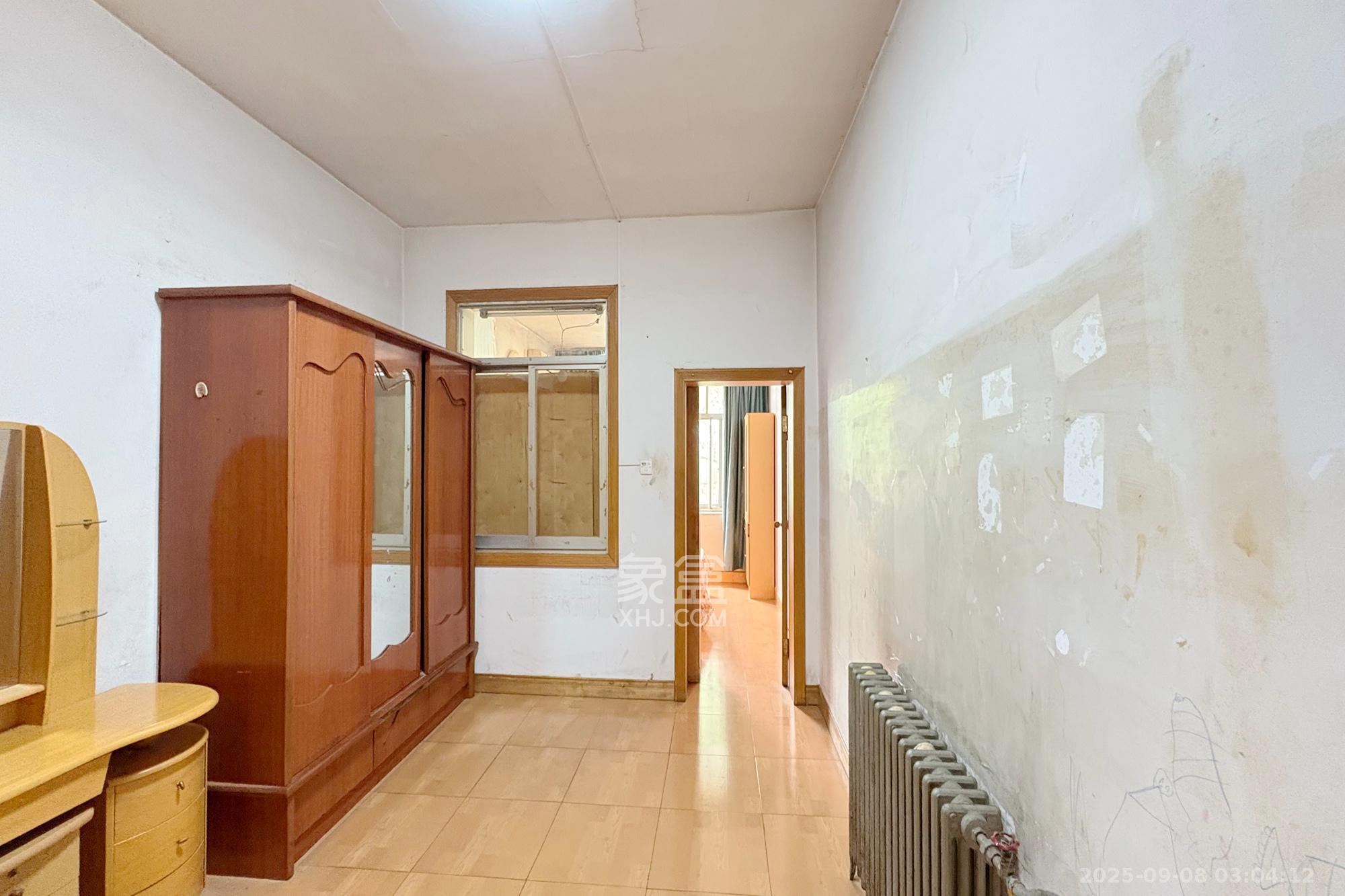 省政府机关二院  3室1厅1卫    86.0万卧室