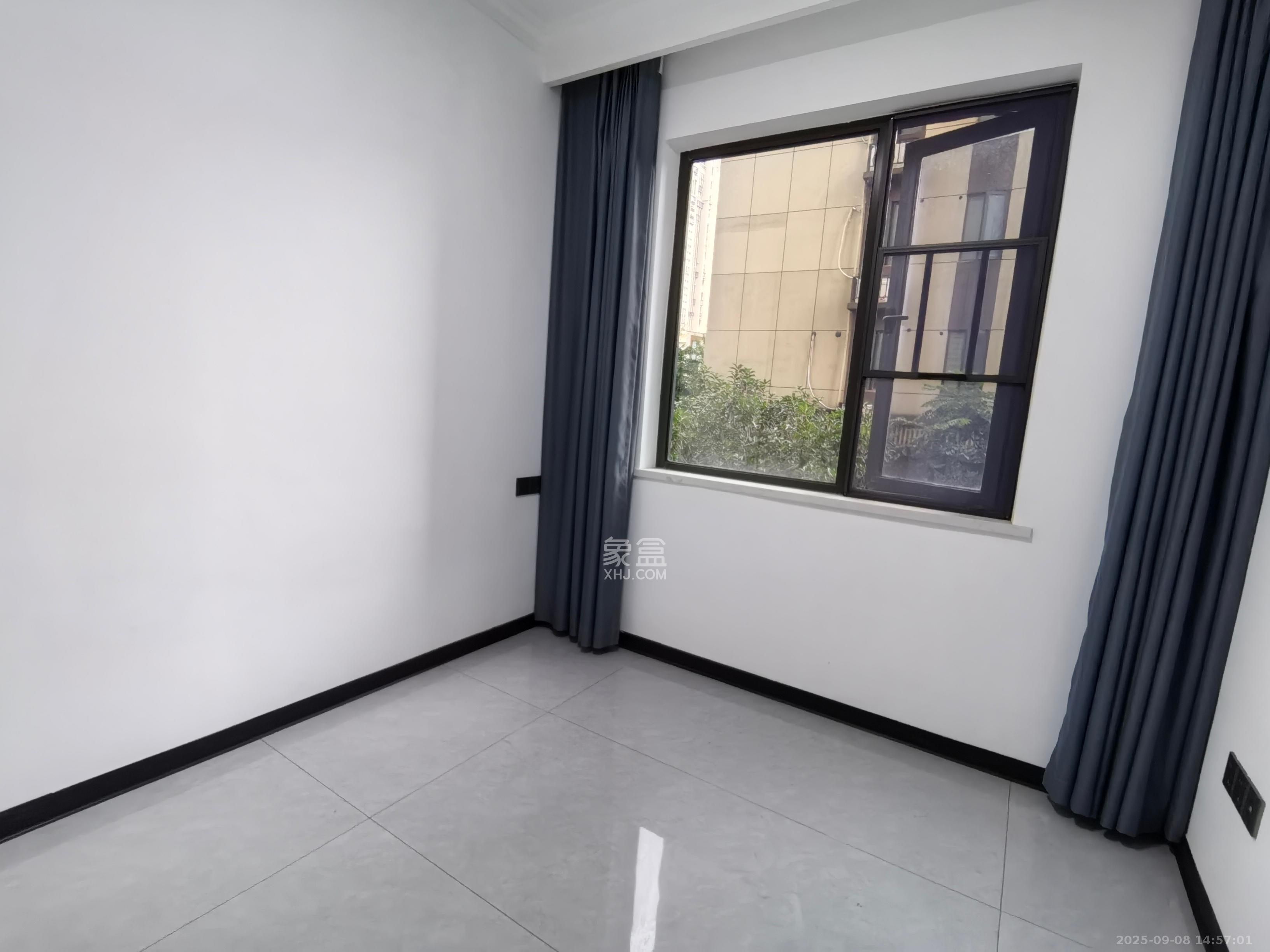 奥凯花园 4室2厅2卫 3000.0元/月 奥凯花园 4室2厅2卫 3000.0元/月室内图