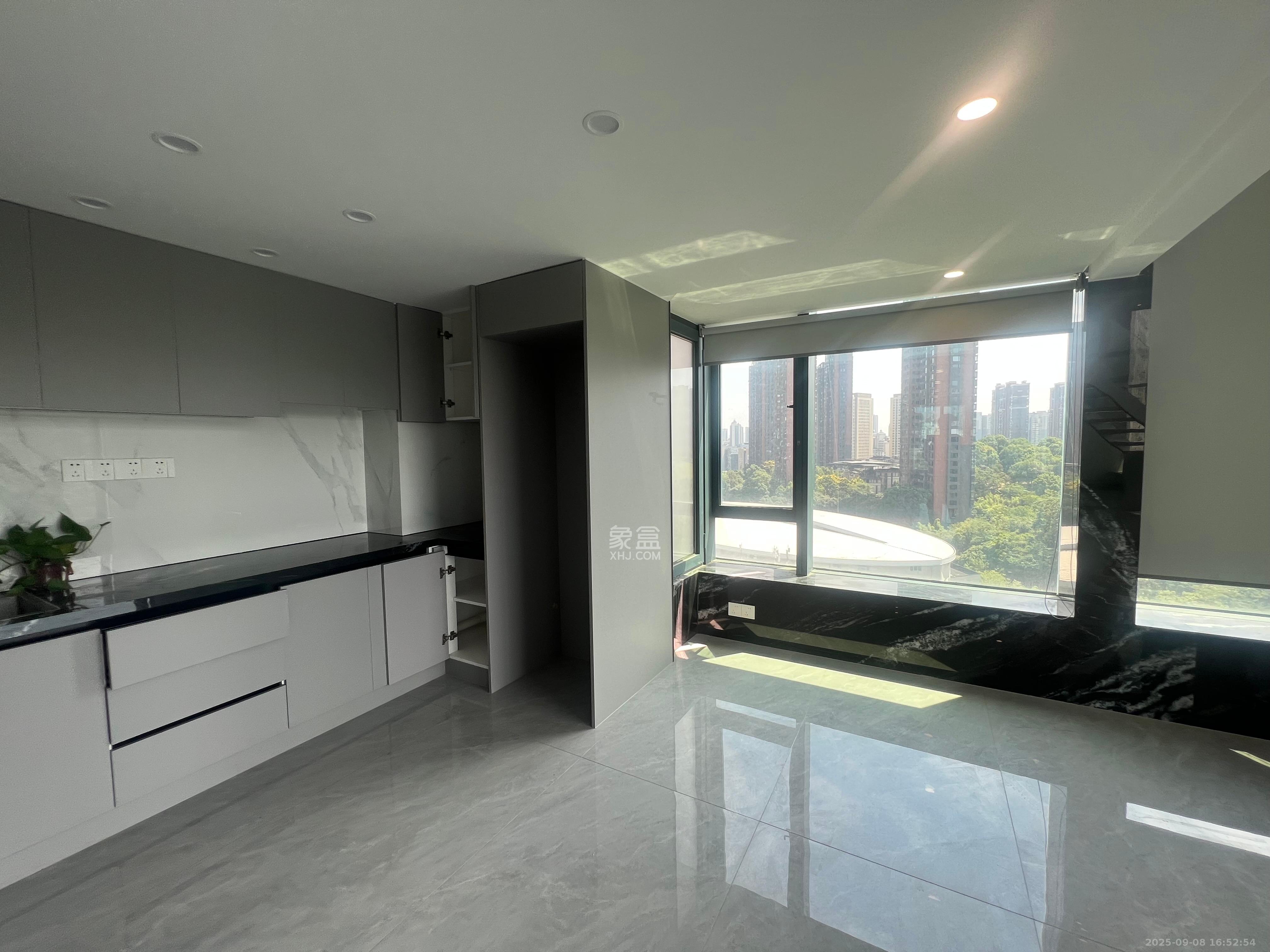 京武浪琴山三期(京武中心) 3室2厅1卫 8200.0元/月 京武浪琴山三期(京武中心) 3室2厅1卫 8200.0元/月室内图