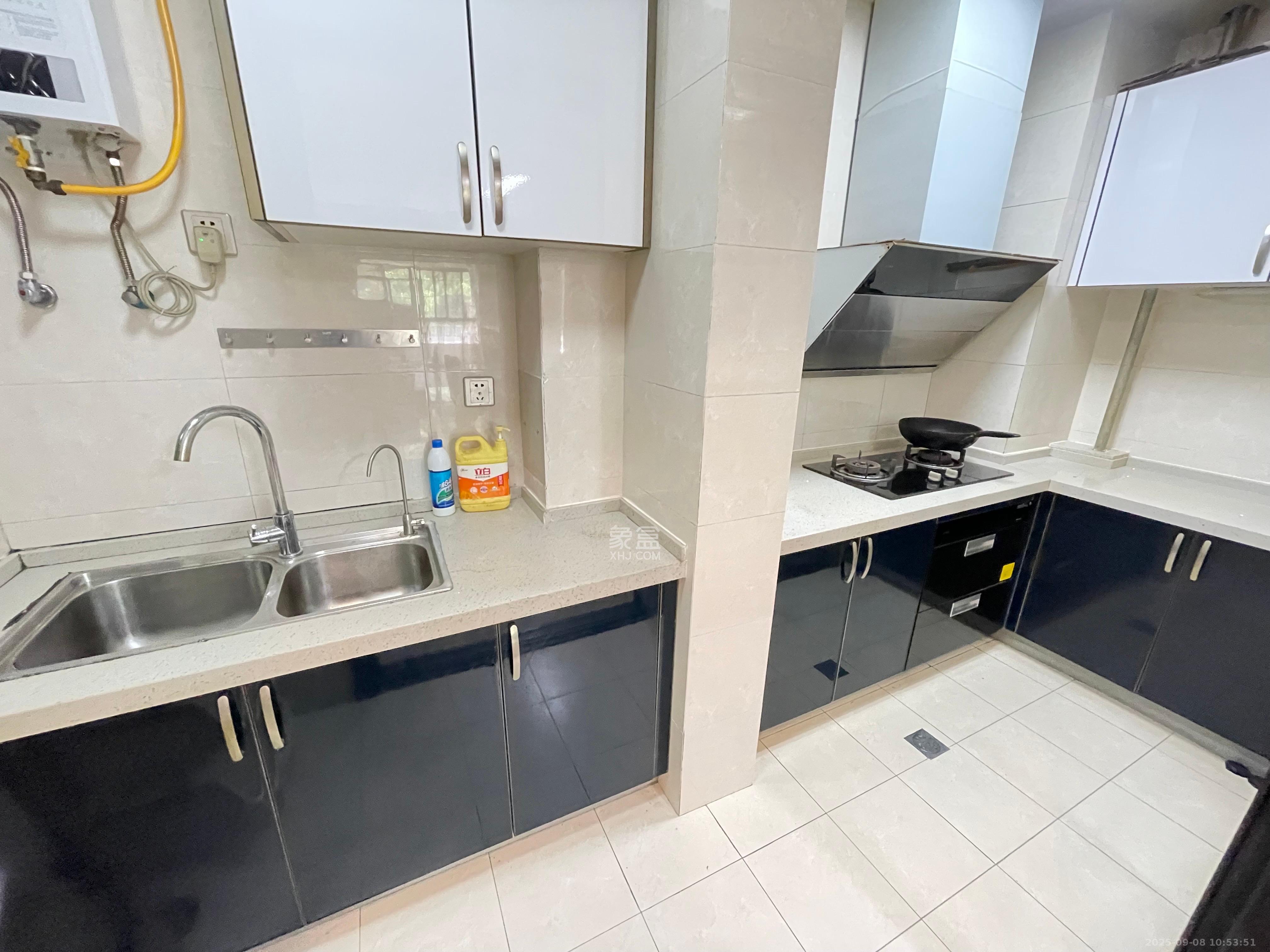 地质家园一、二期(地泰人民公馆) 3室2厅1卫 3400.0元/月 地质家园一、二期(地泰人民公馆) 3室2厅1卫 3400.0元/月室内图