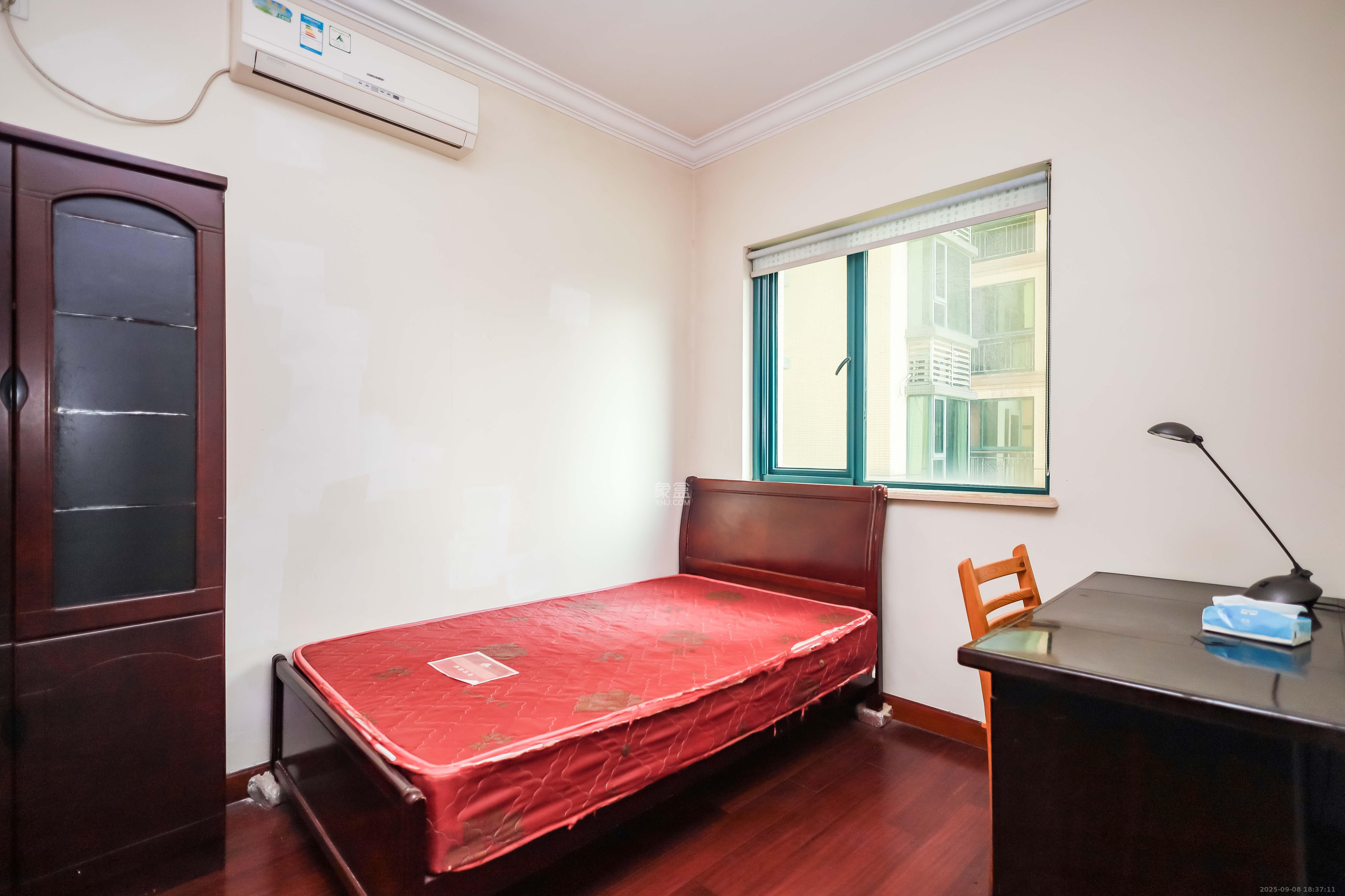 恒大华府 2室2厅1卫 120.0万 恒大华府 2室2厅1卫 120.0万卧室