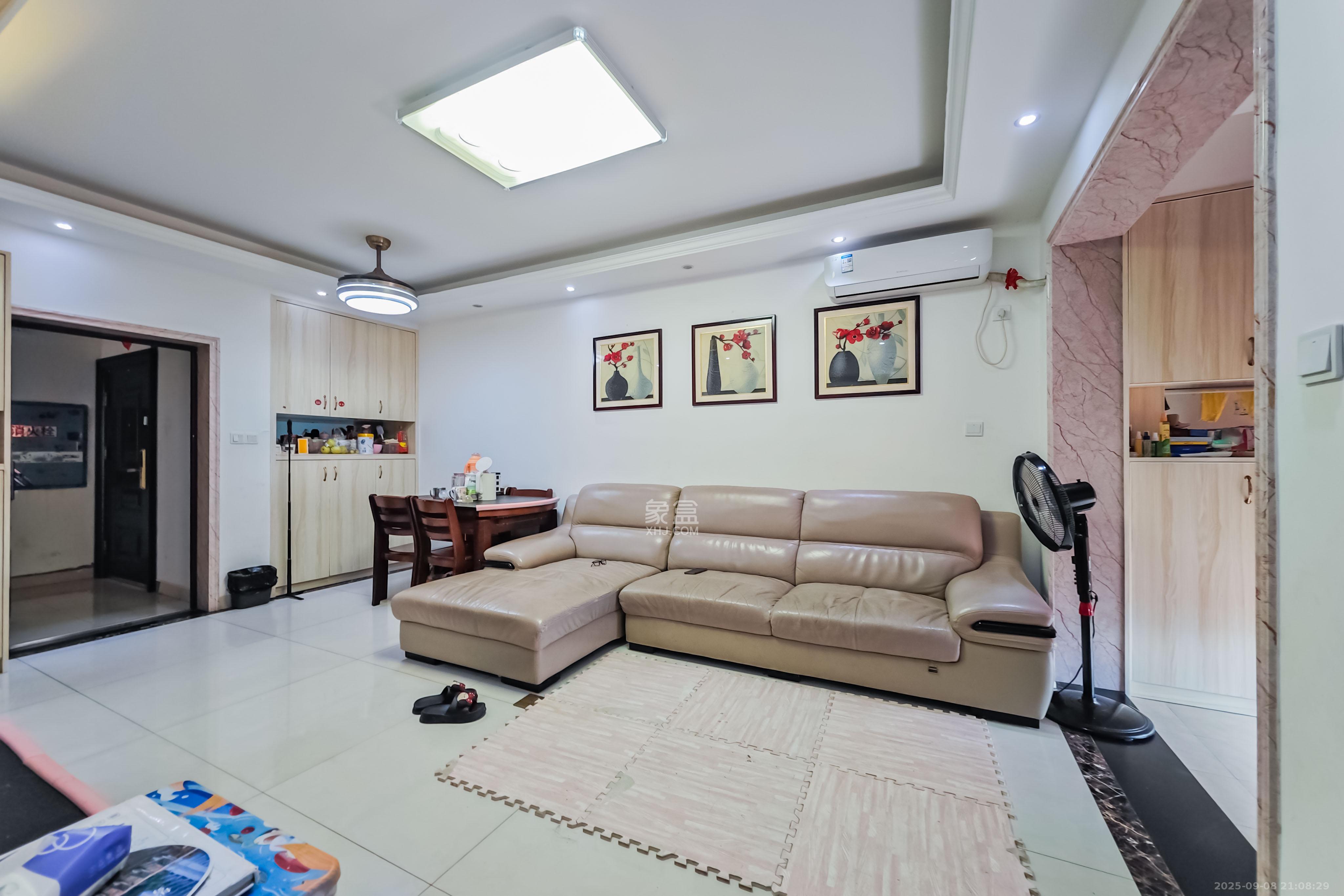 绿地之窗 3室2厅1卫 65.0万 绿地之窗 3室2厅1卫 65.0万客厅