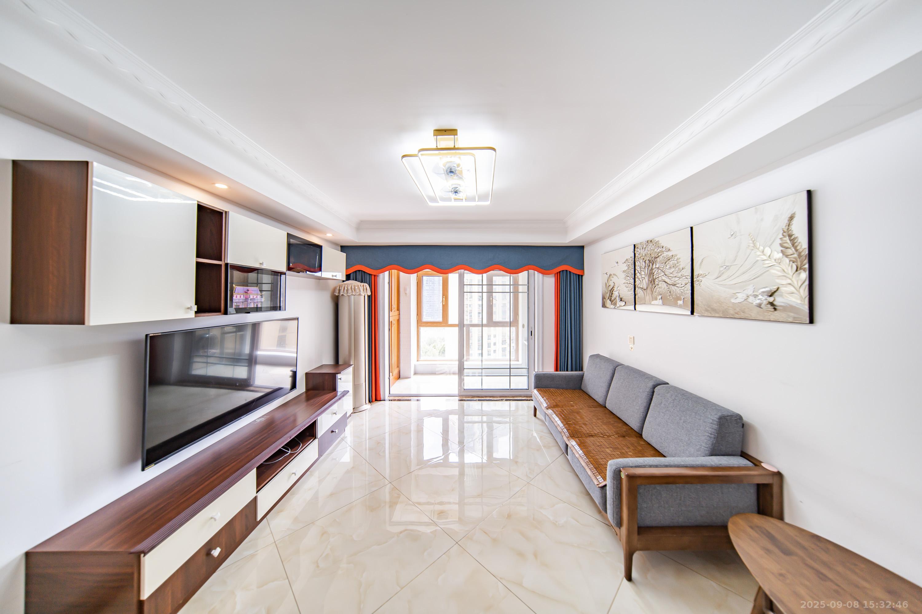 兰亭湾畔 3室2厅2卫 125.0万 兰亭湾畔 3室2厅2卫 125.0万客厅