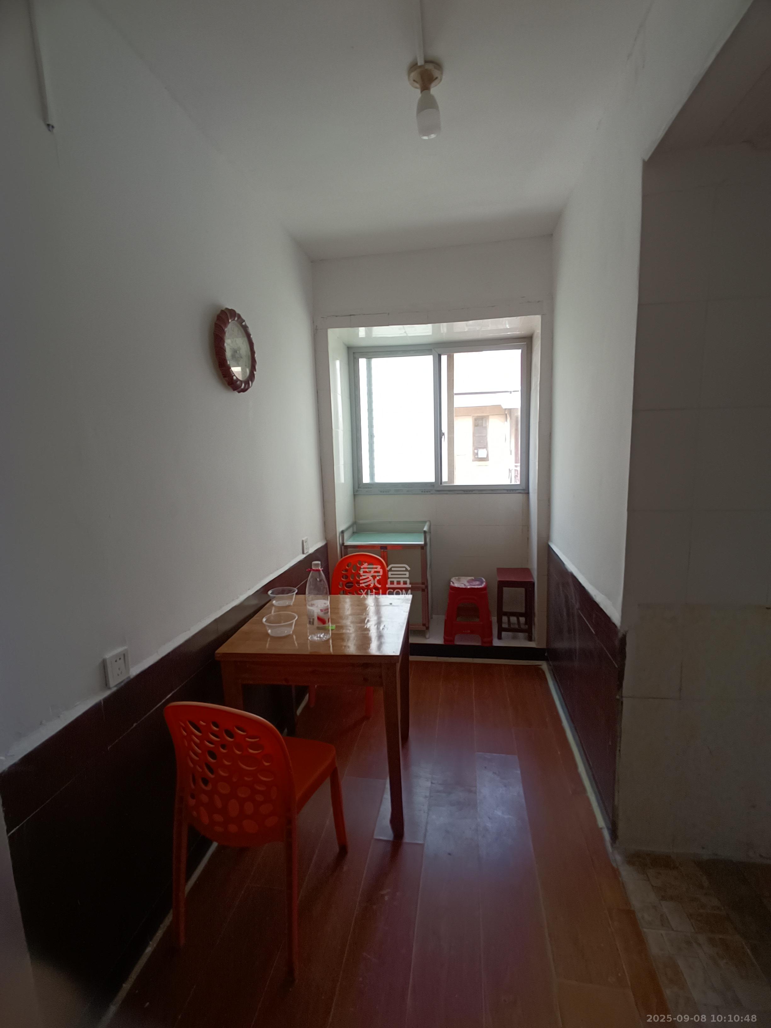 桐荫里社区  2室1厅1卫    1400.0元/月 桐荫里社区  2室1厅1卫    1400.0元/月室内图