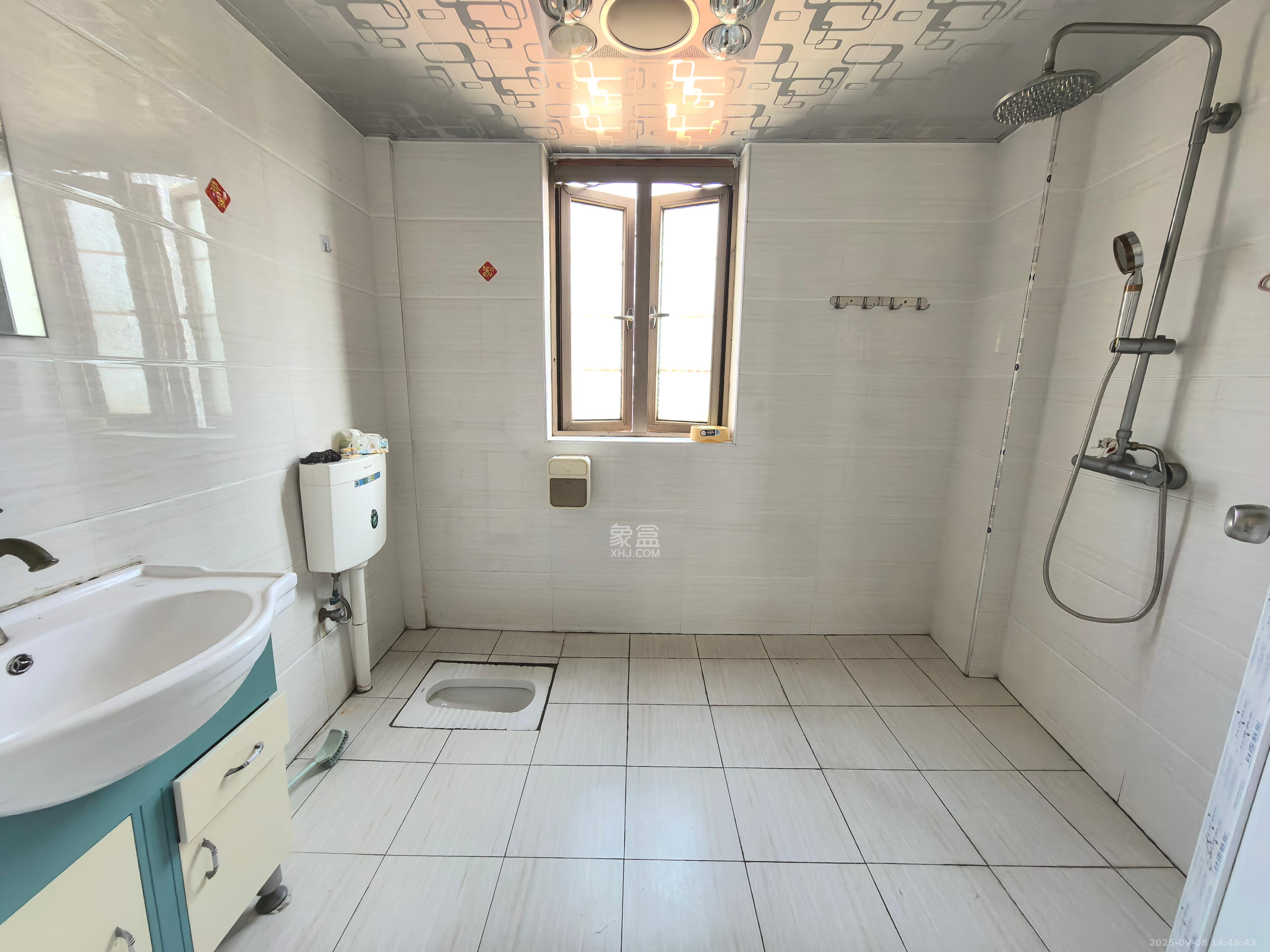 长沙玫瑰园  3室2厅2卫    1700.0元/月室内图