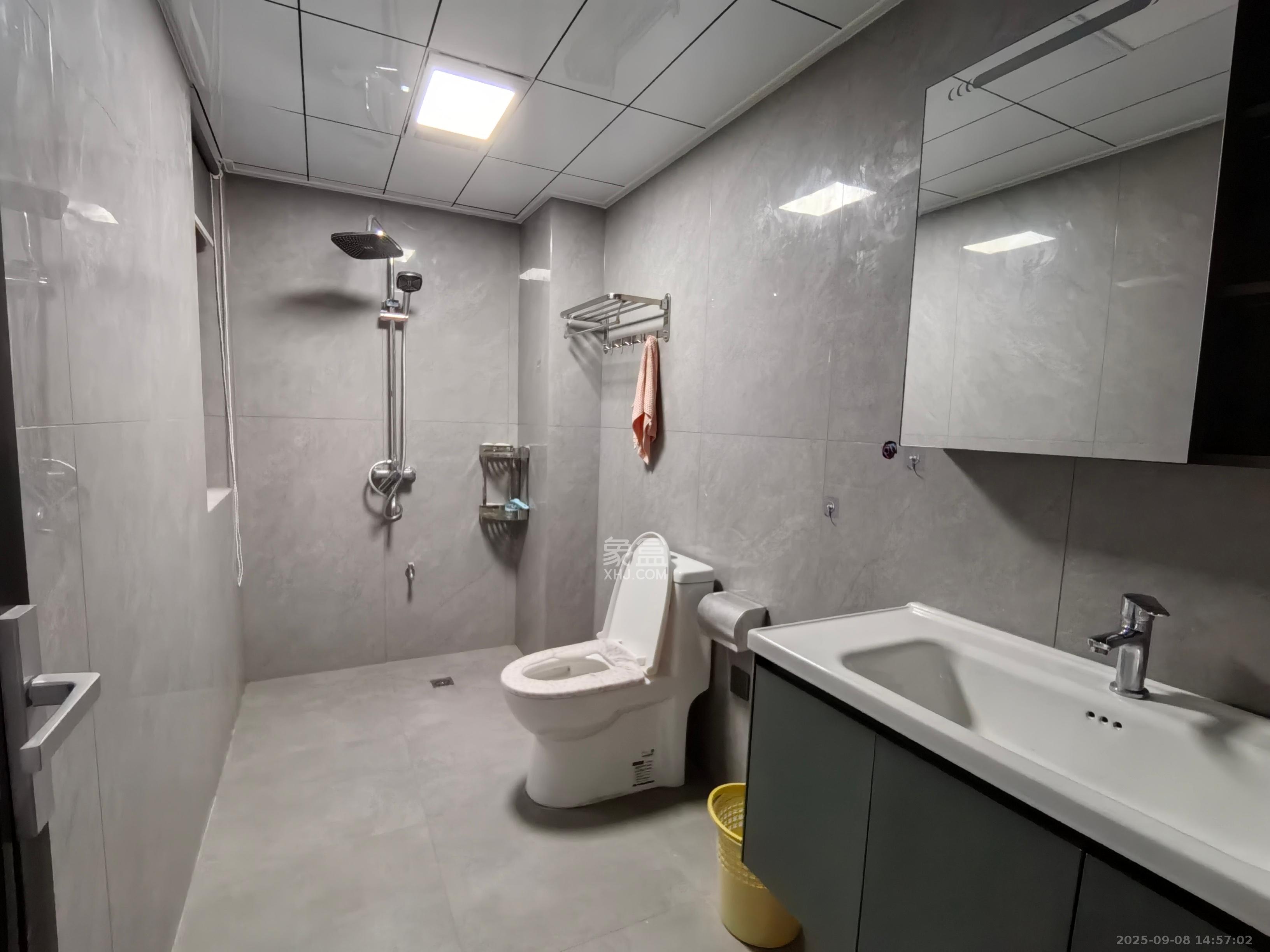 奥凯花园 4室2厅2卫 3000.0元/月 奥凯花园 4室2厅2卫 3000.0元/月室内图