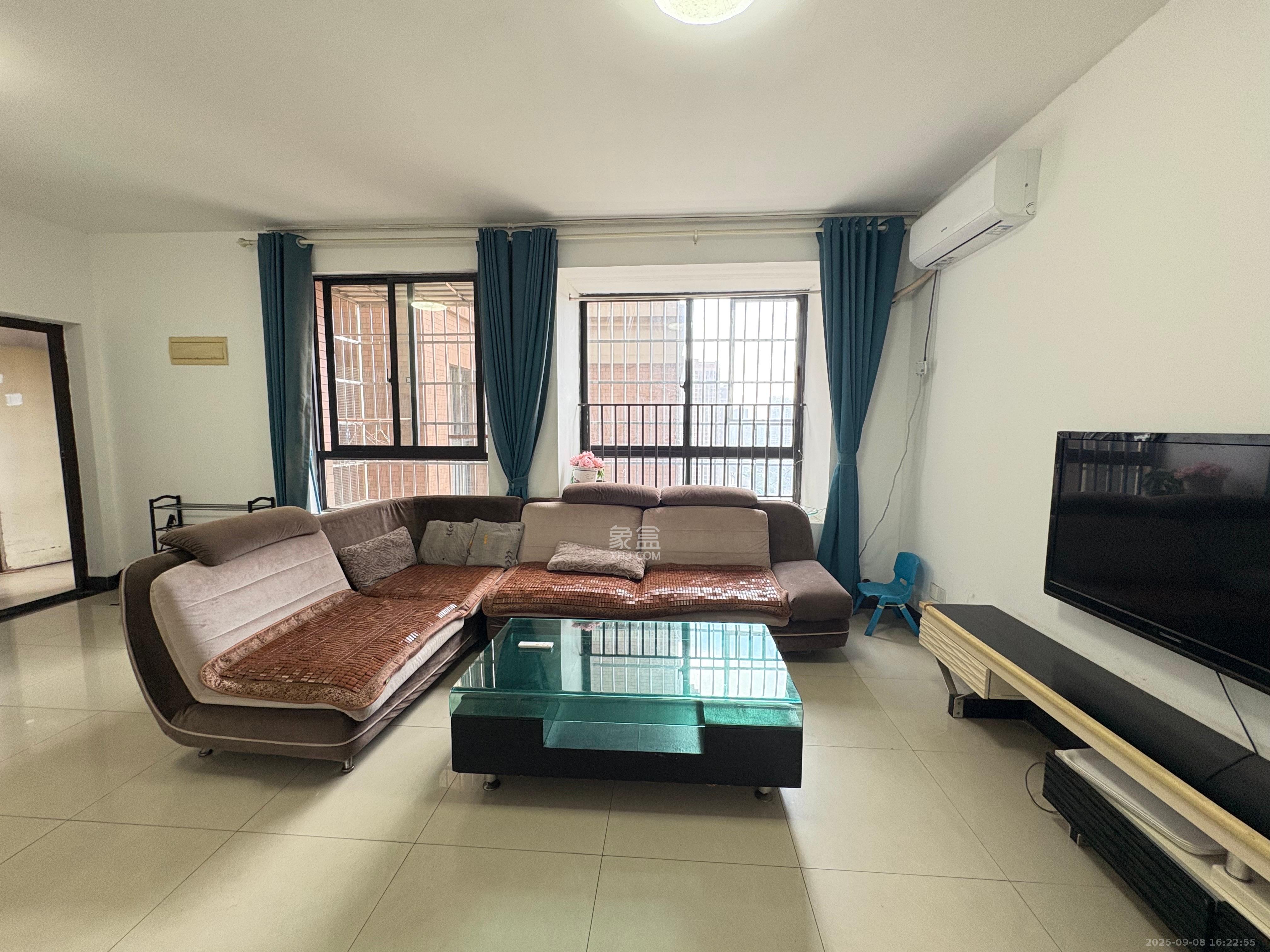 华润凤凰城一期  3室2厅1卫    1800.0元/月 华润凤凰城一期  3室2厅1卫    1800.0元/月室内图