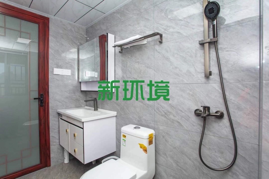 东岳新外滩  3室2厅2卫   71.80万客厅