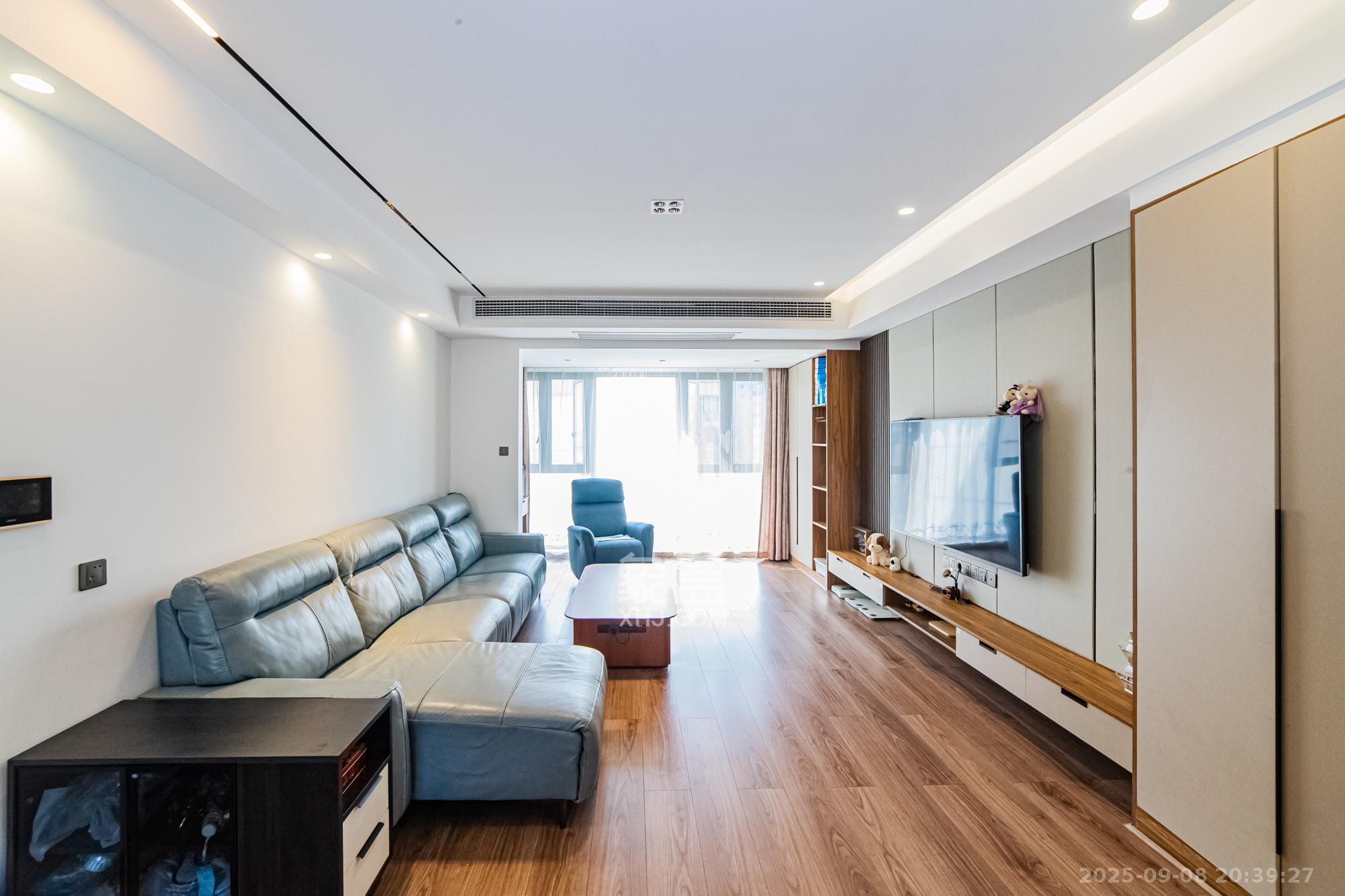 润和国际广场 4室2厅2卫 148.0万 润和国际广场 4室2厅2卫 148.0万客厅