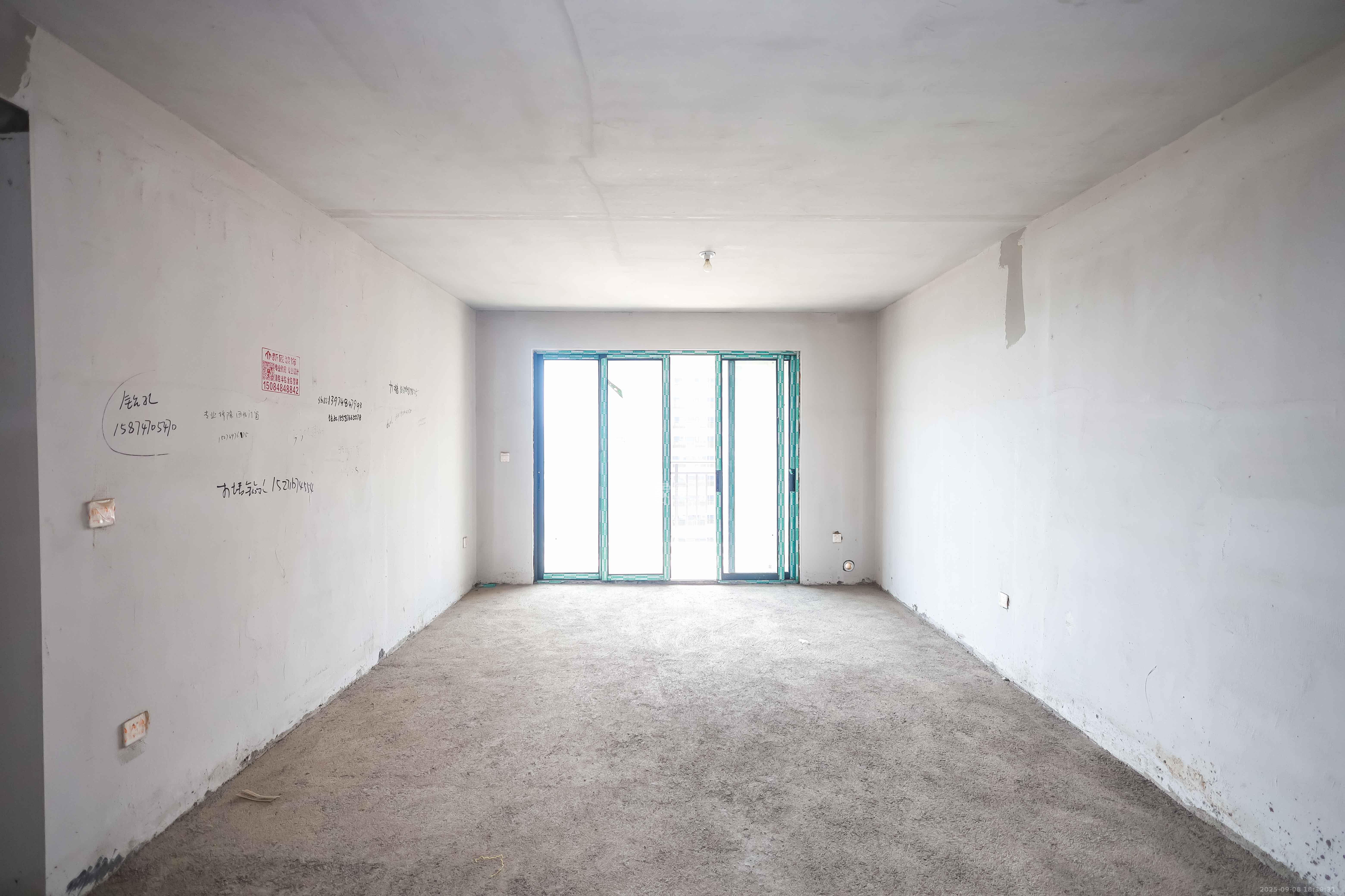 金侨风华府  4室2厅2卫    116.8万 金侨风华府  4室2厅2卫    116.8万客厅