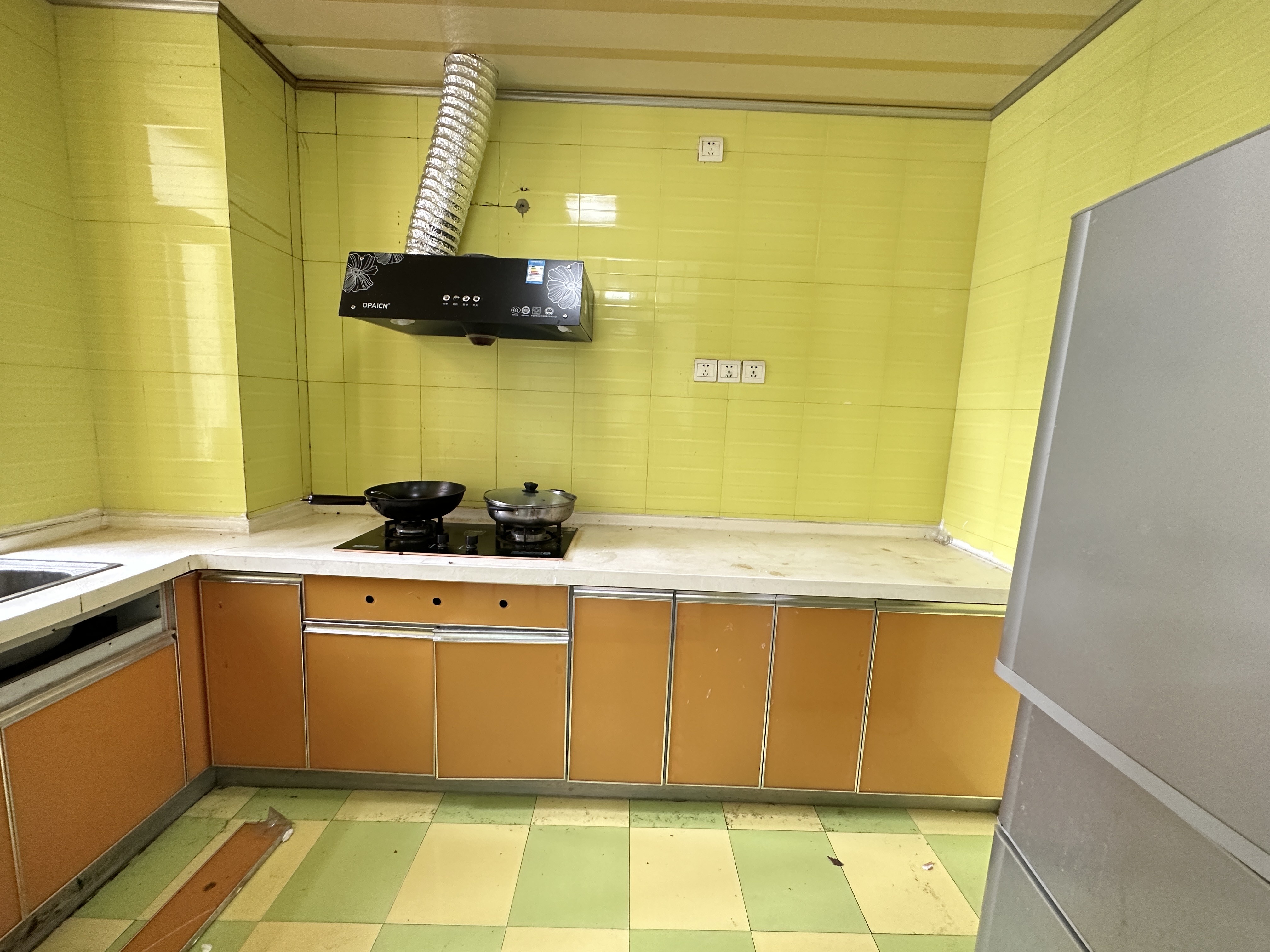 警苑 4室2厅2卫 4200.0元/月 警苑 4室2厅2卫 4200.0元/月室内图