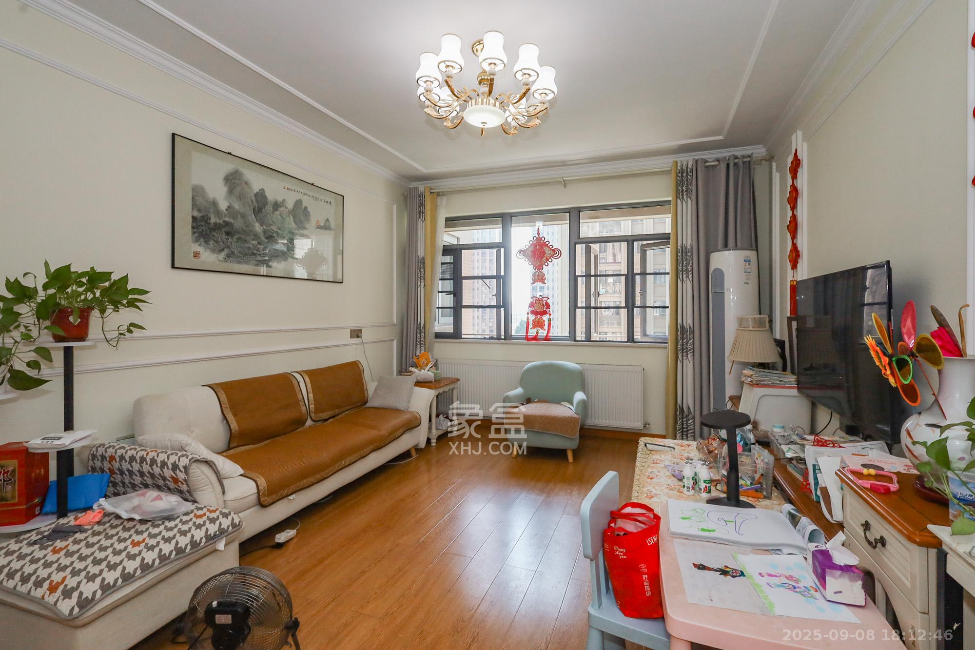 八方小区B区  3室2厅2卫    380.0万客厅