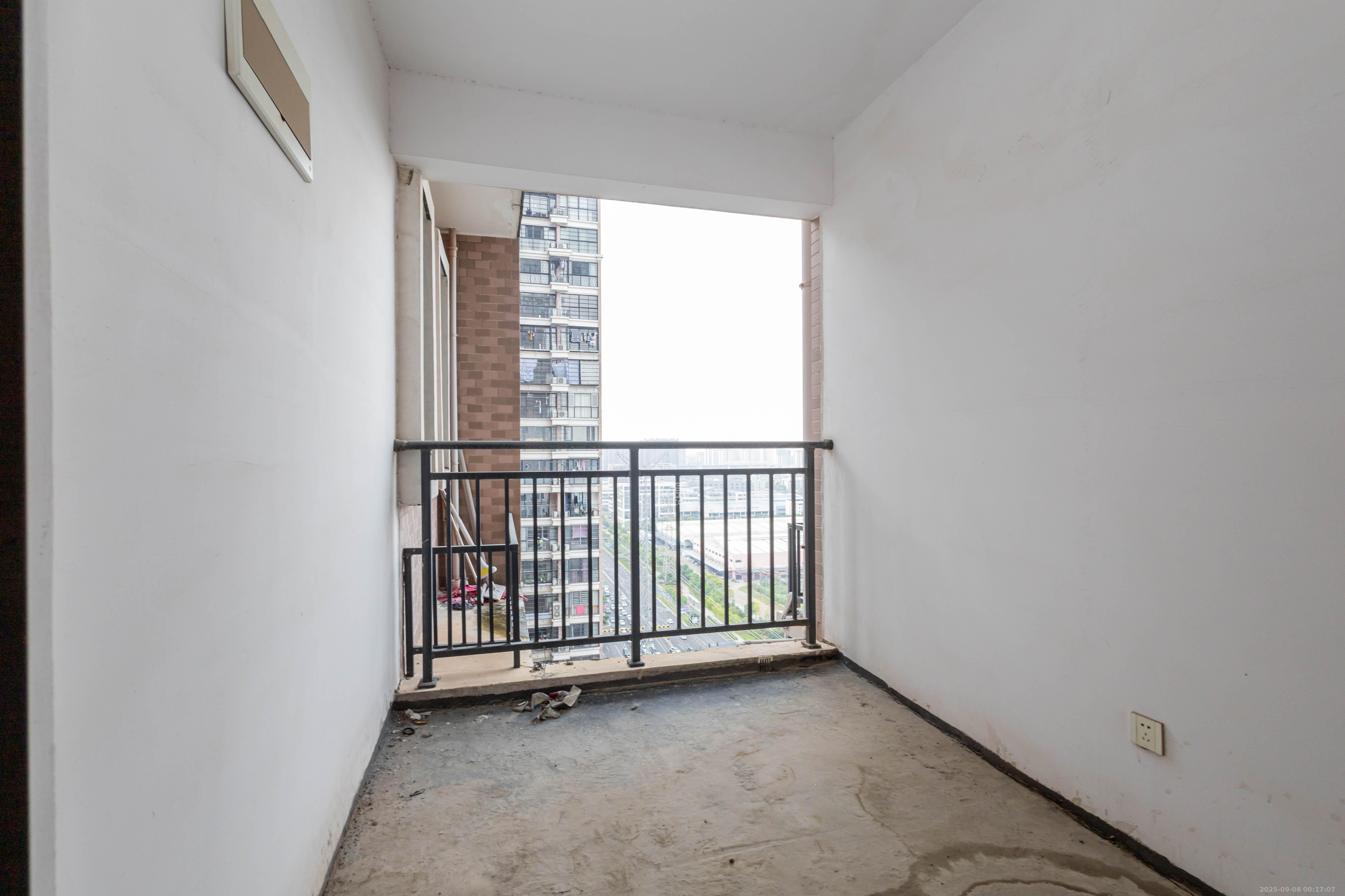 康桥长郡 4室2厅2卫 59.8万 康桥长郡 4室2厅2卫 59.8万卧室