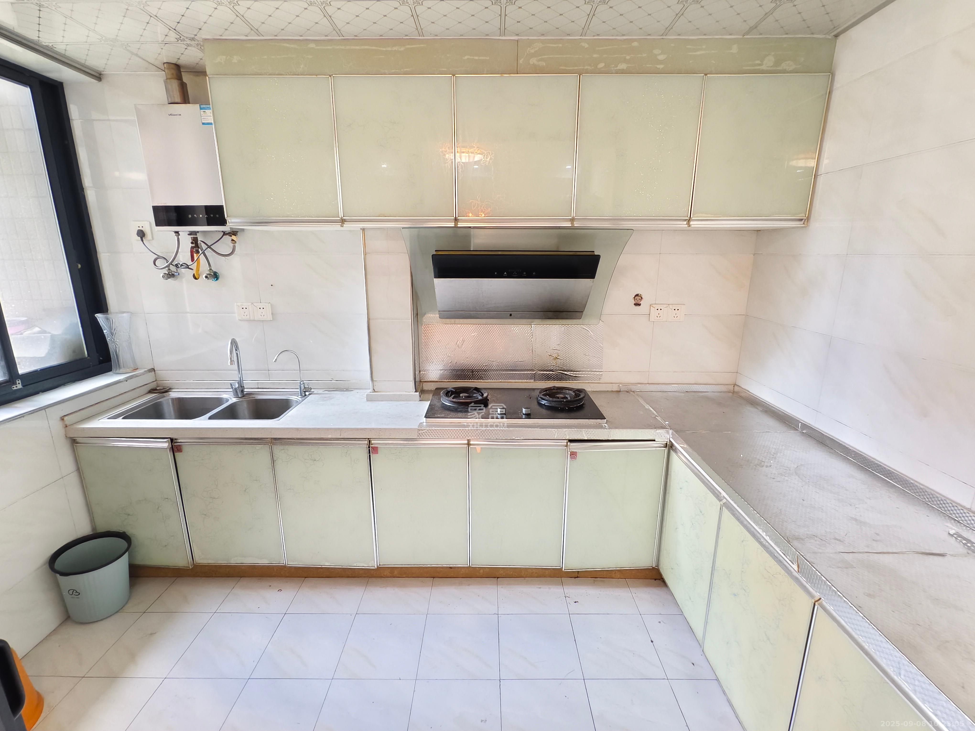 蓝山郡  2室1厅1卫    1800.0元/月 蓝山郡  2室1厅1卫    1800.0元/月室内图