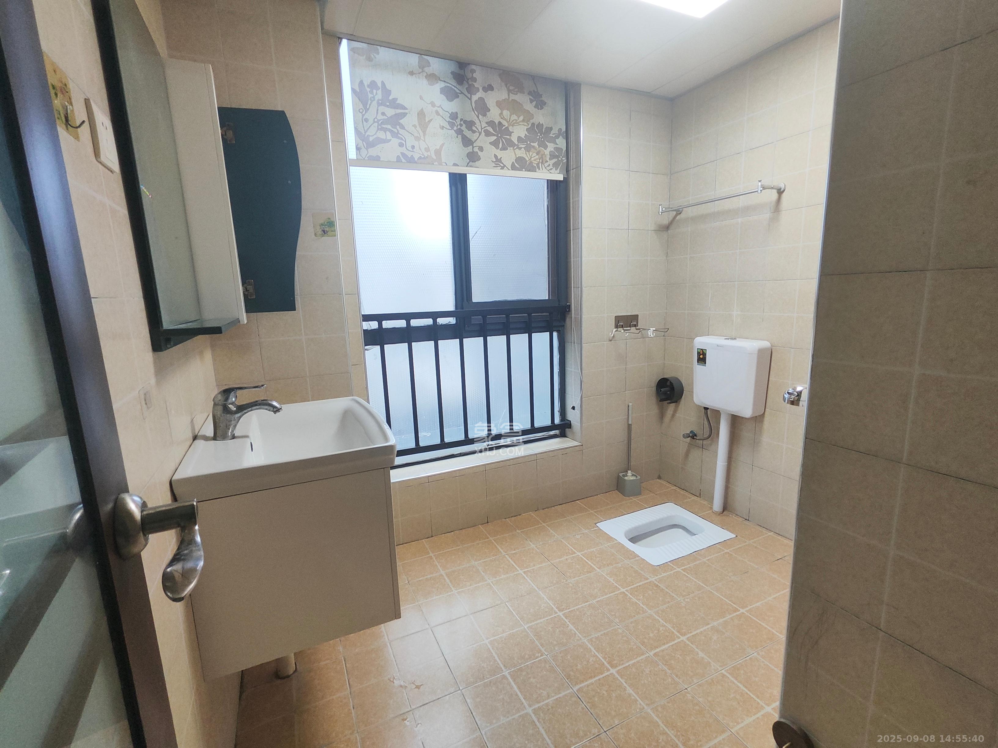 融圣国际  3室1厅2卫    3300.0元/月室内图