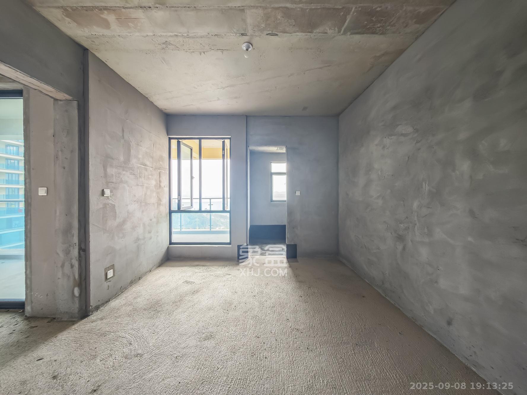 地铁中建江山玖樾  4室2厅2卫    325.0万卧室