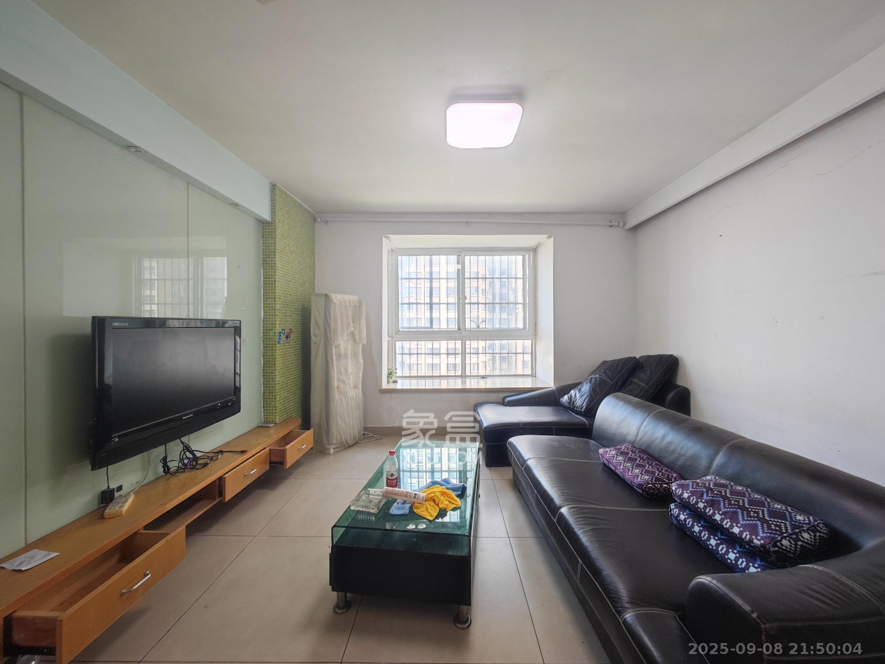 泰禹家园（彩云之翼家园一期、二期、三期）  3室2厅2卫    85.0万客厅