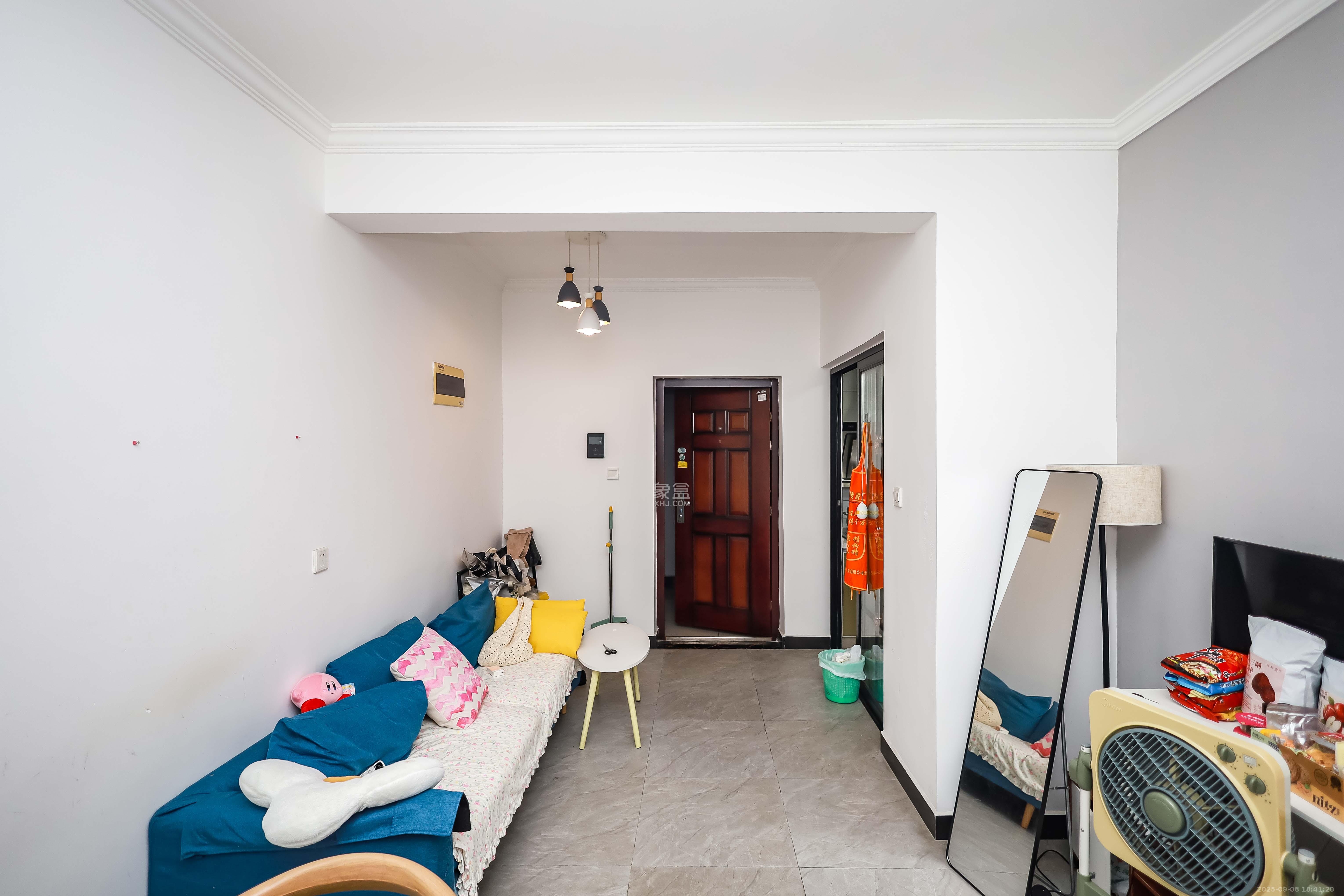 荣盛花语馨苑  2室2厅1卫    43.5万 荣盛花语馨苑  2室2厅1卫    43.5万客厅