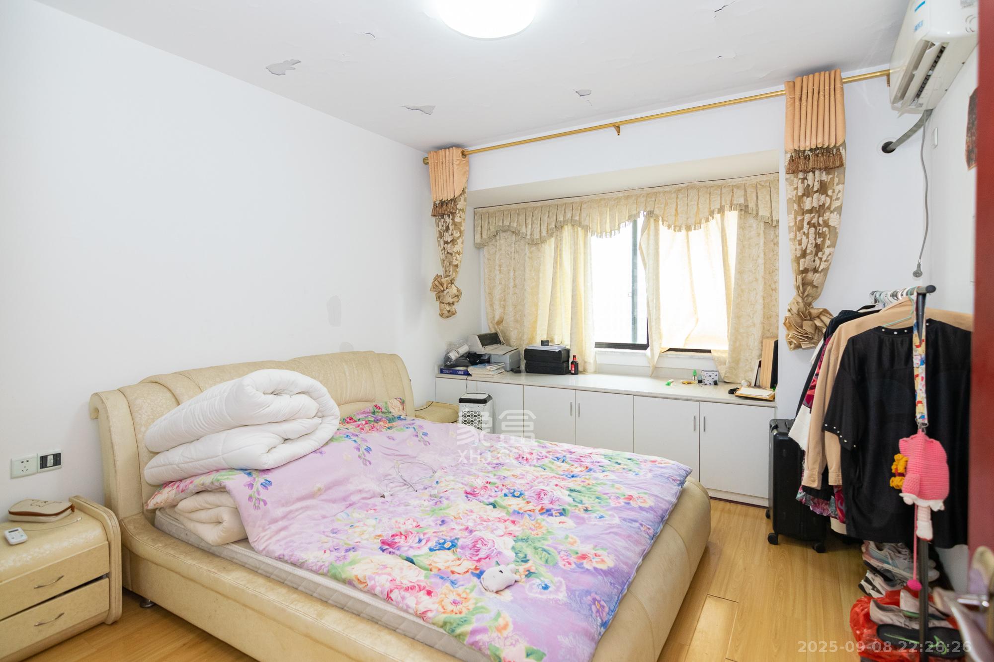 新城国际花都  3室2厅2卫    65.0万卧室