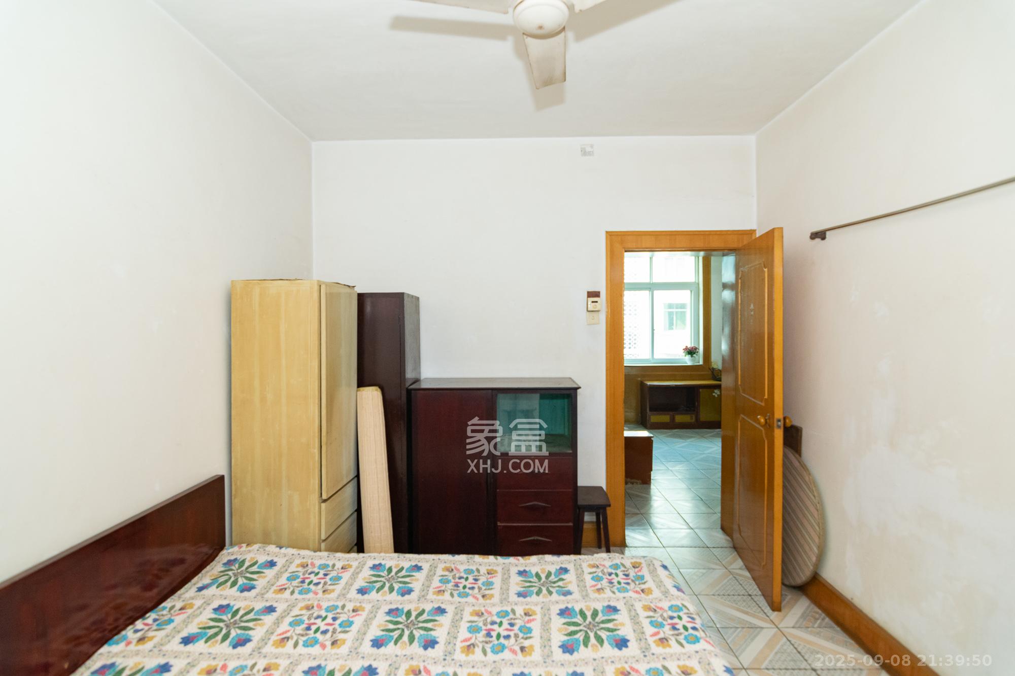 中南村（一二三村）  1室2厅1卫    22.0万卧室