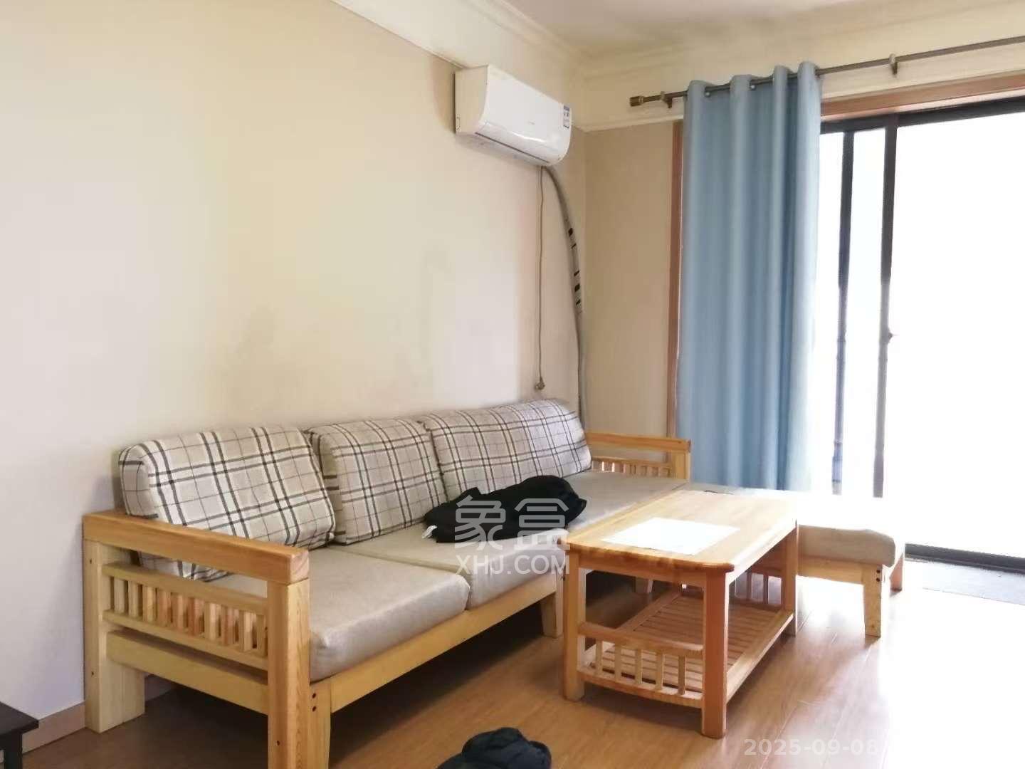 麓谷小镇  1室2厅1卫    2200.0元/月室内图