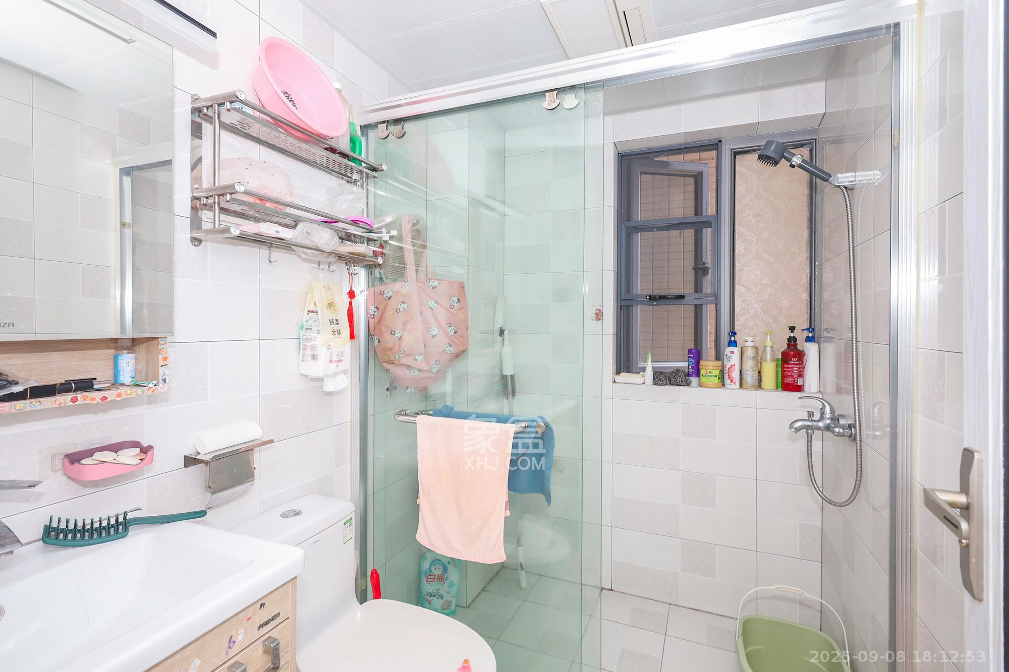 八方小区B区  3室2厅2卫    380.0万卫生间