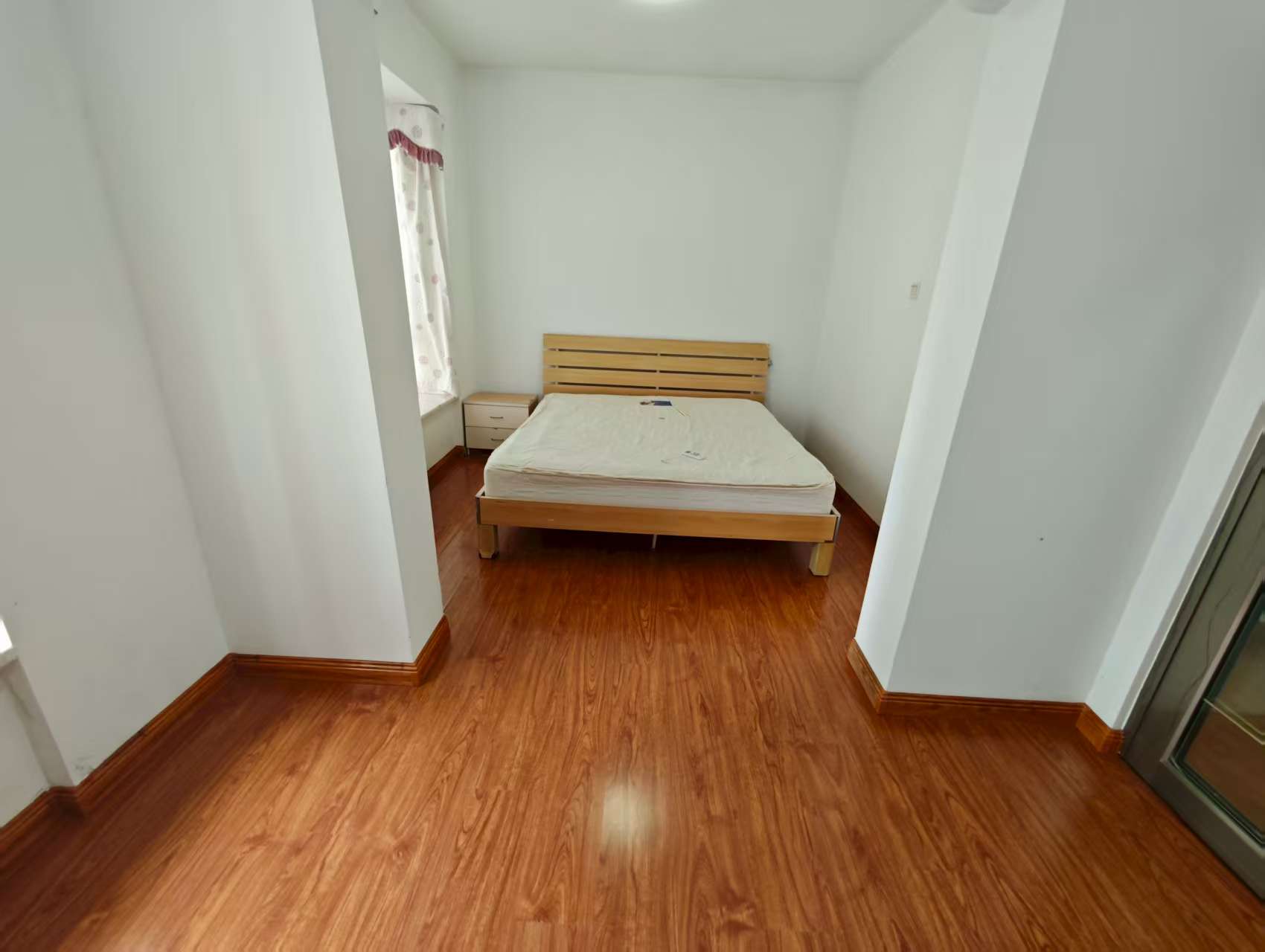 泉海好家园 2室2厅1卫 2500.0元/月 泉海好家园 2室2厅1卫 2500.0元/月室内图