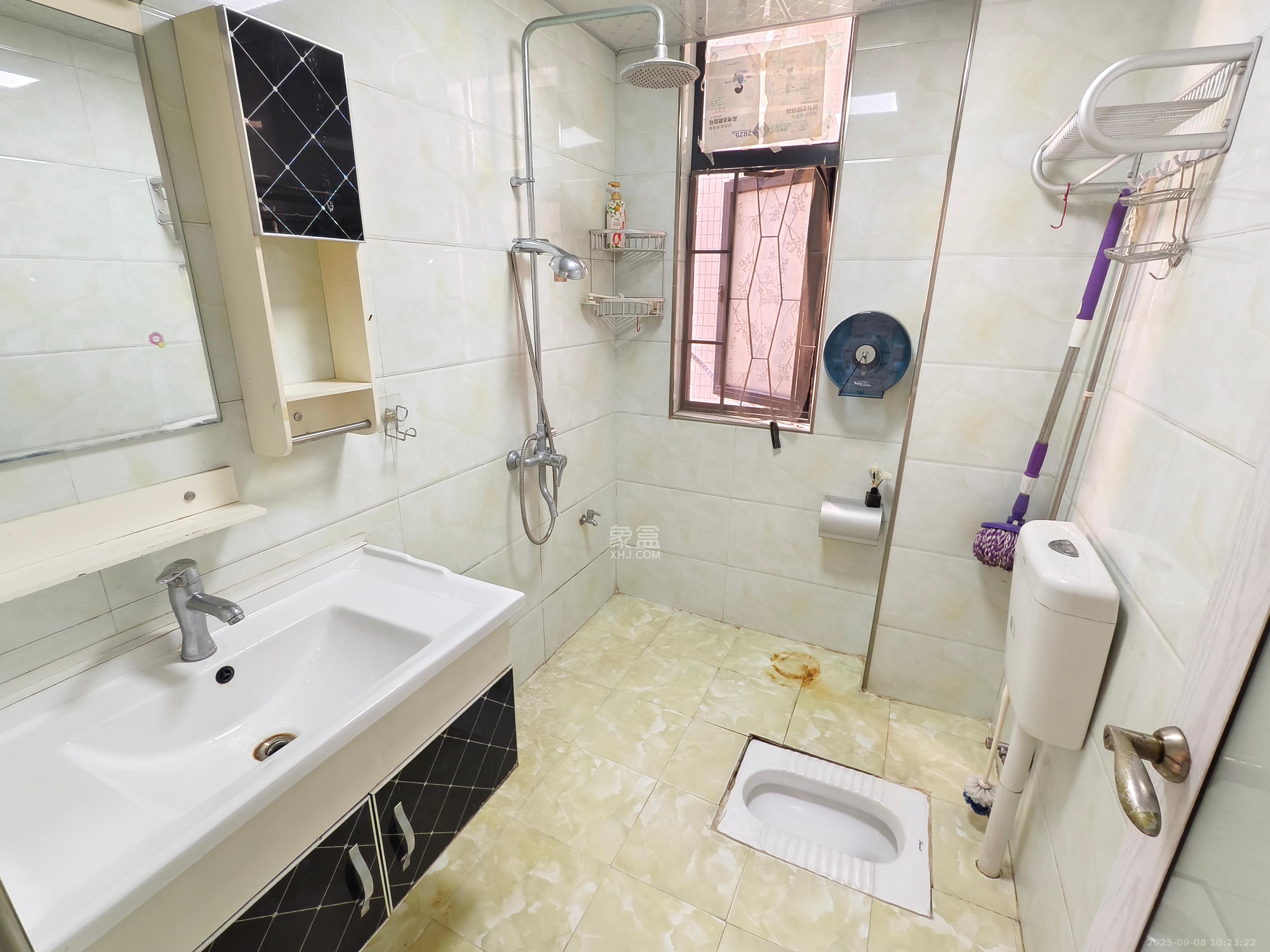 蓝山郡  2室1厅1卫    1800.0元/月 蓝山郡  2室1厅1卫    1800.0元/月室内图