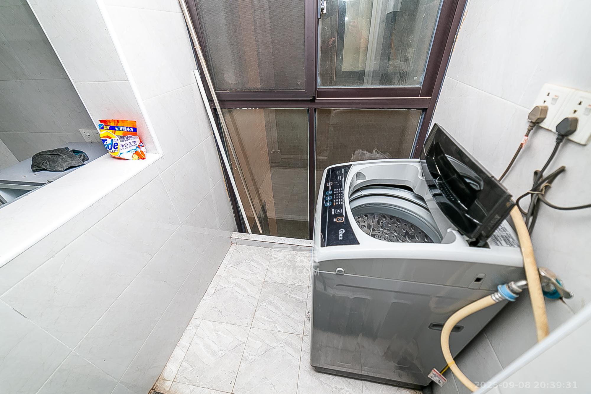 第六都(陆都小区)  2室2厅1卫    96.0万 第六都(陆都小区)  2室2厅1卫    96.0万阳台