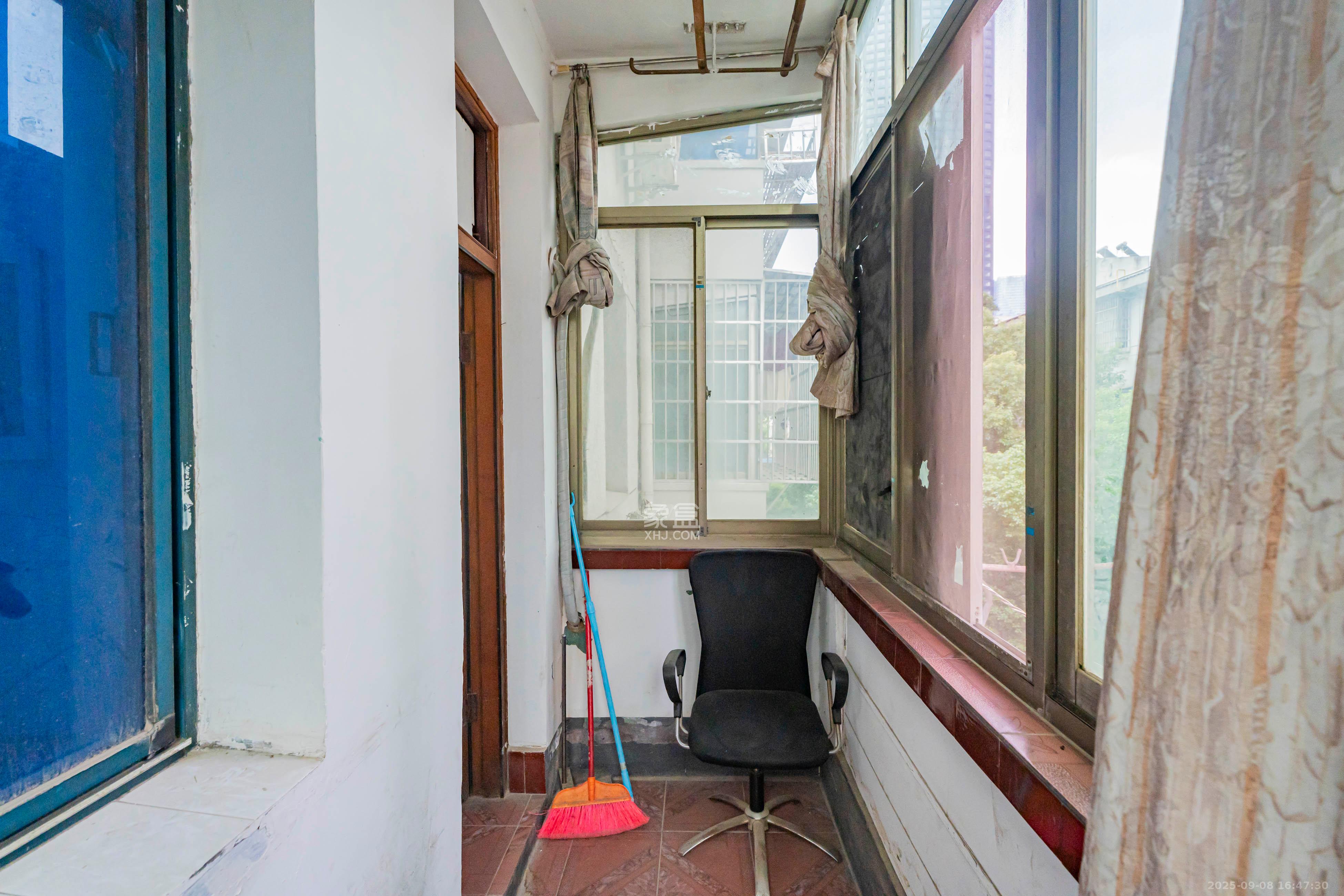 百善台小区  3室1厅1卫    39.0万 百善台小区  3室1厅1卫    39.0万阳台