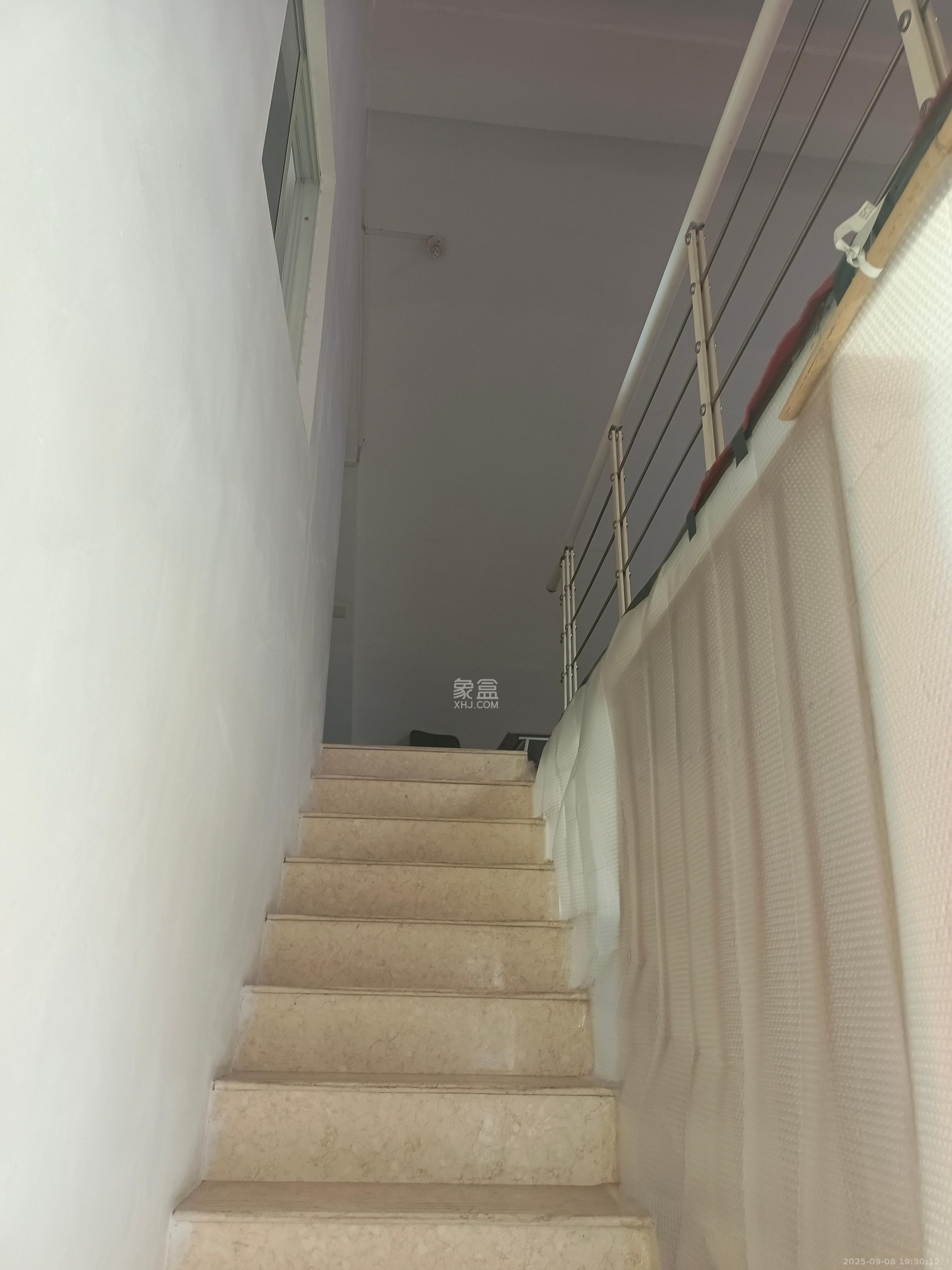 华润凤凰城一期  3室2厅2卫    1900.0元/月室内图