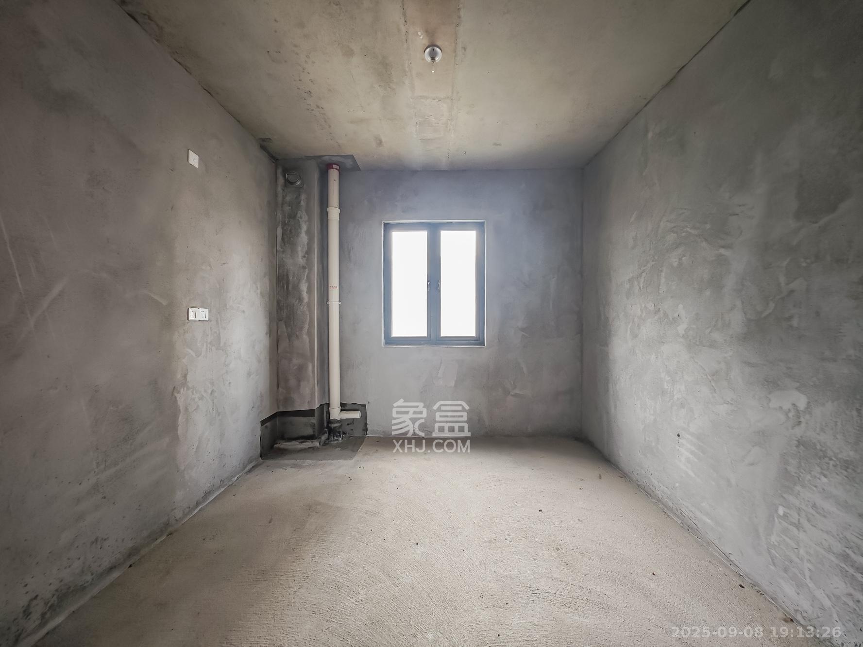 地铁中建江山玖樾  4室2厅2卫    325.0万厨房