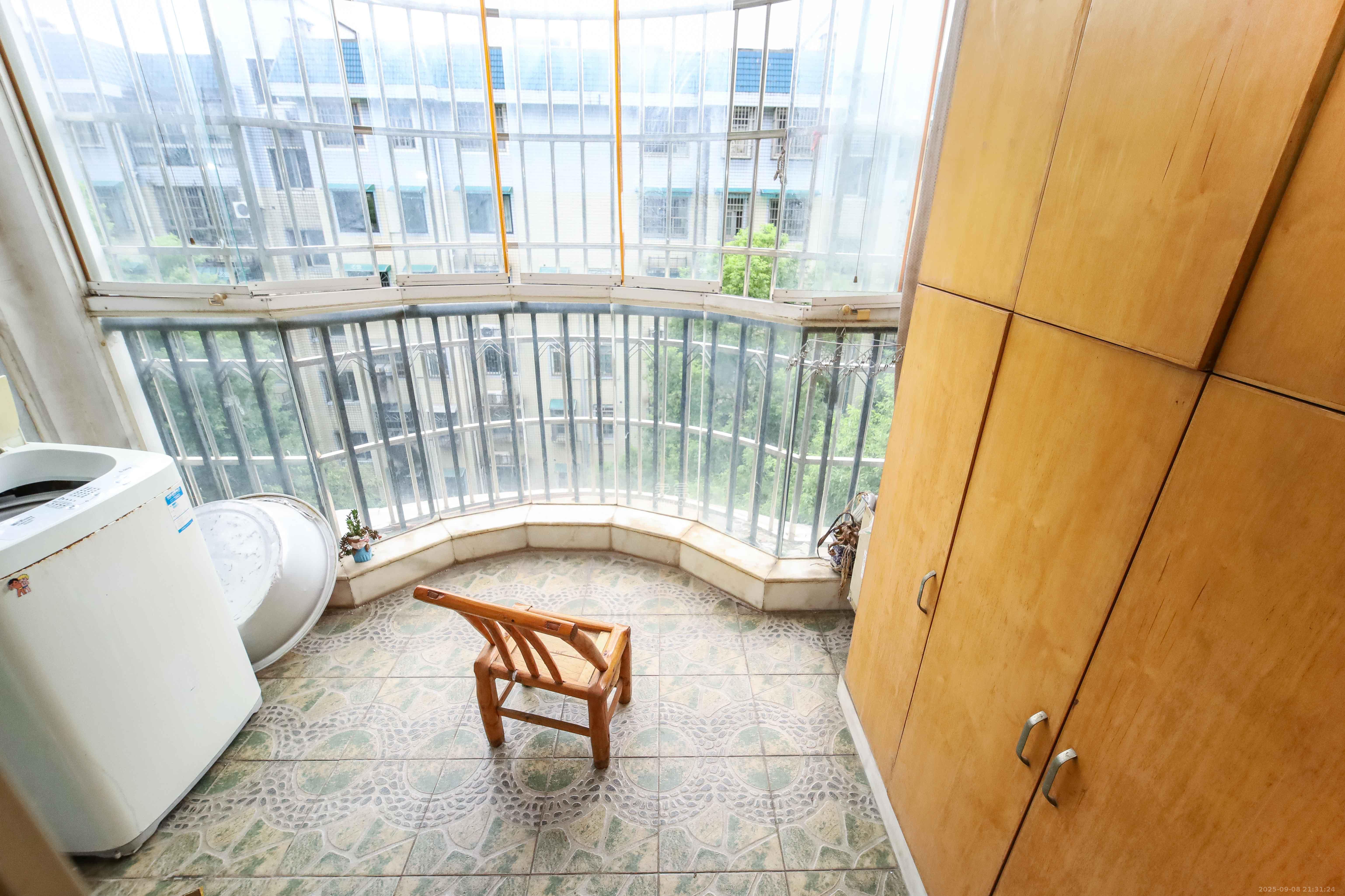 新世纪家园 3室2厅1卫 85.0万 新世纪家园 3室2厅1卫 85.0万阳台