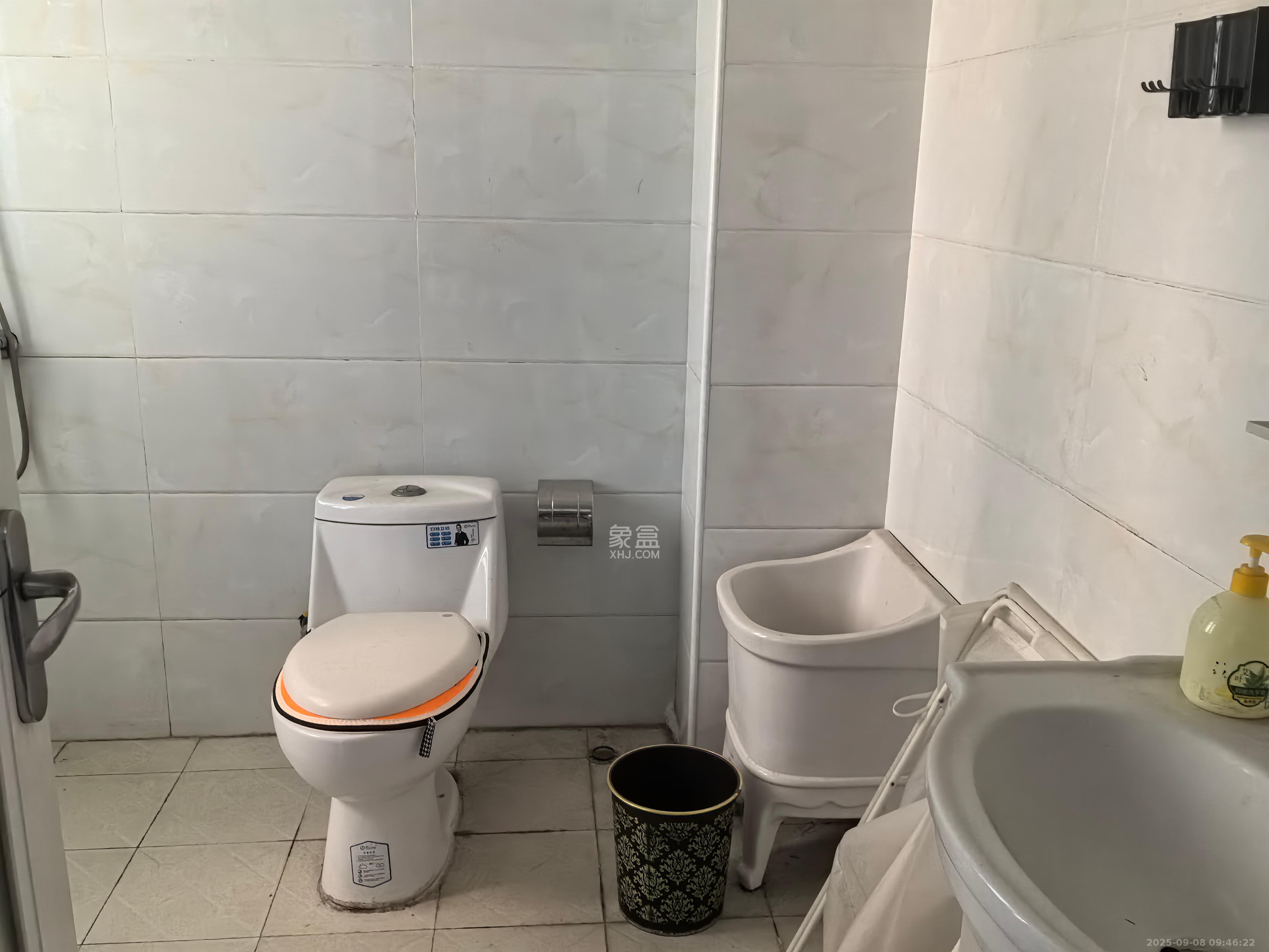 诚兴园  2室2厅2卫    2000.0元/月室内图