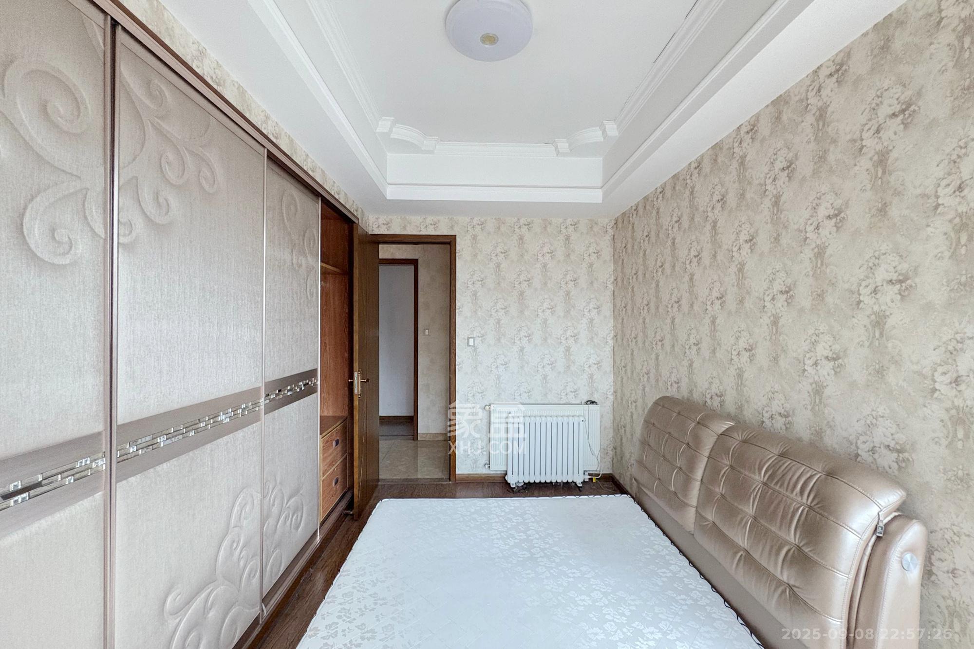 融圣国际  4室2厅2卫    144.8万 融圣国际  4室2厅2卫    144.8万卧室